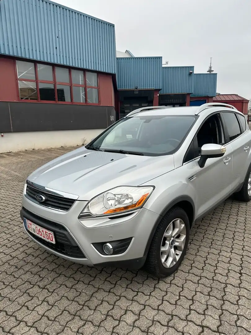 Ford Kuga Champions Edition Zilver - 1