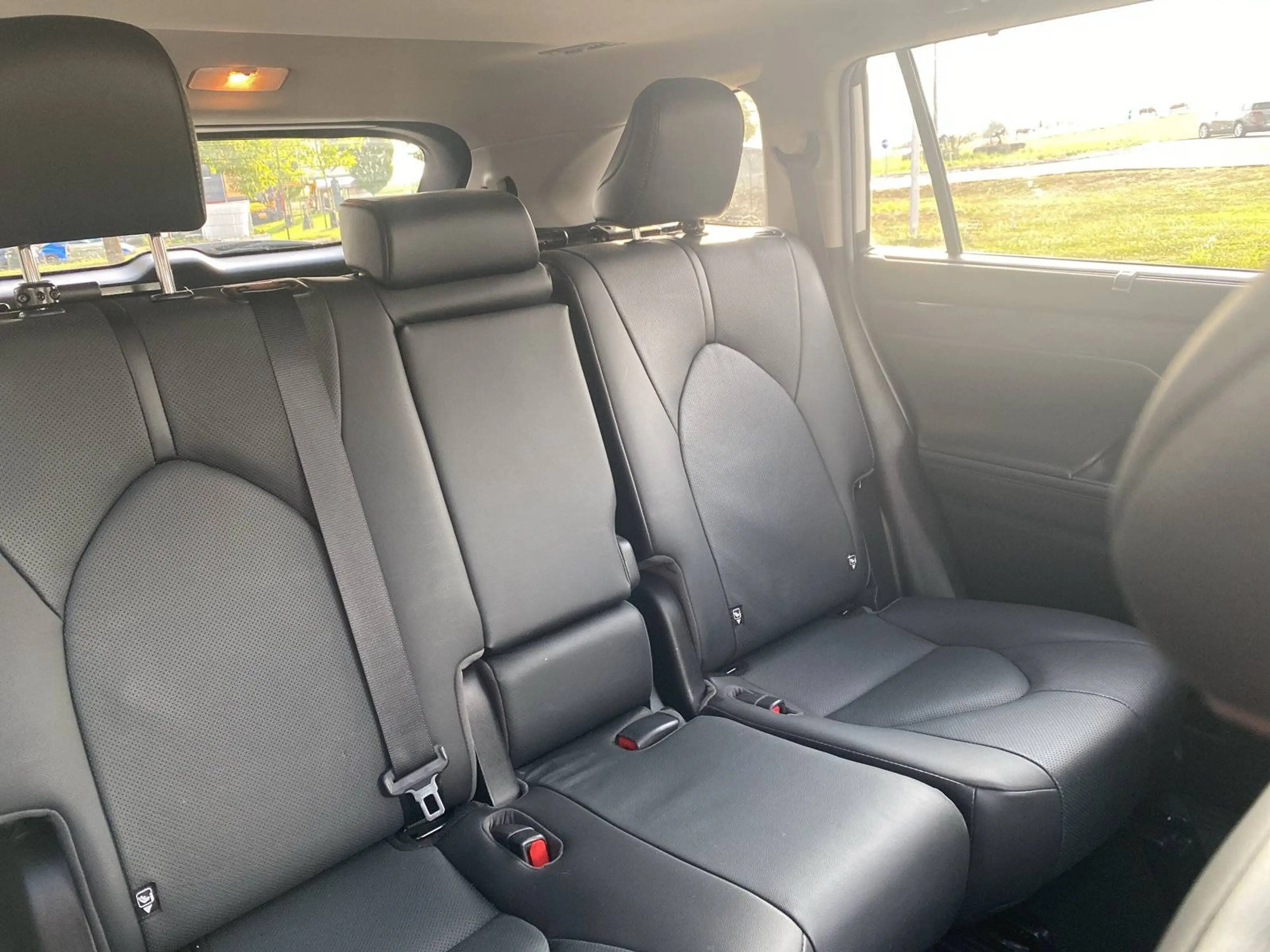 Toyota Highlander Hybrid Executive — photo 12