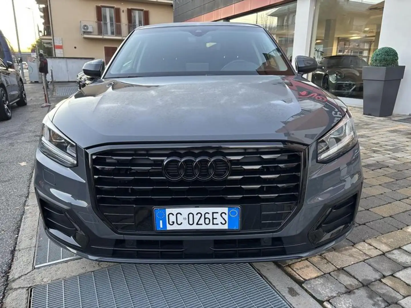 Audi Q2 35 TDI S tronic Admired NAVI-FULL LED Gris - 2