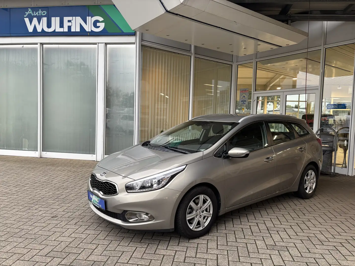 Kia Ceed SW / cee'd SW 1.6 Edition 7 NAVI CAM PDC Tempomat Zilver - 1