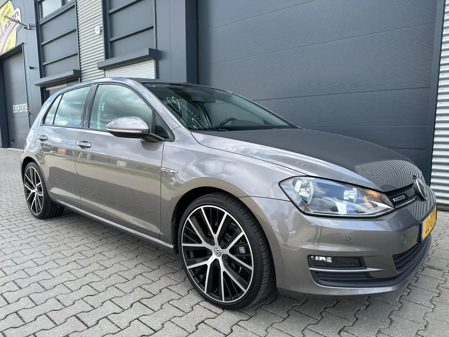 Volkswagen Golf 1.0 TSI Business Edition Connected|Bj2016 Grijs - 2