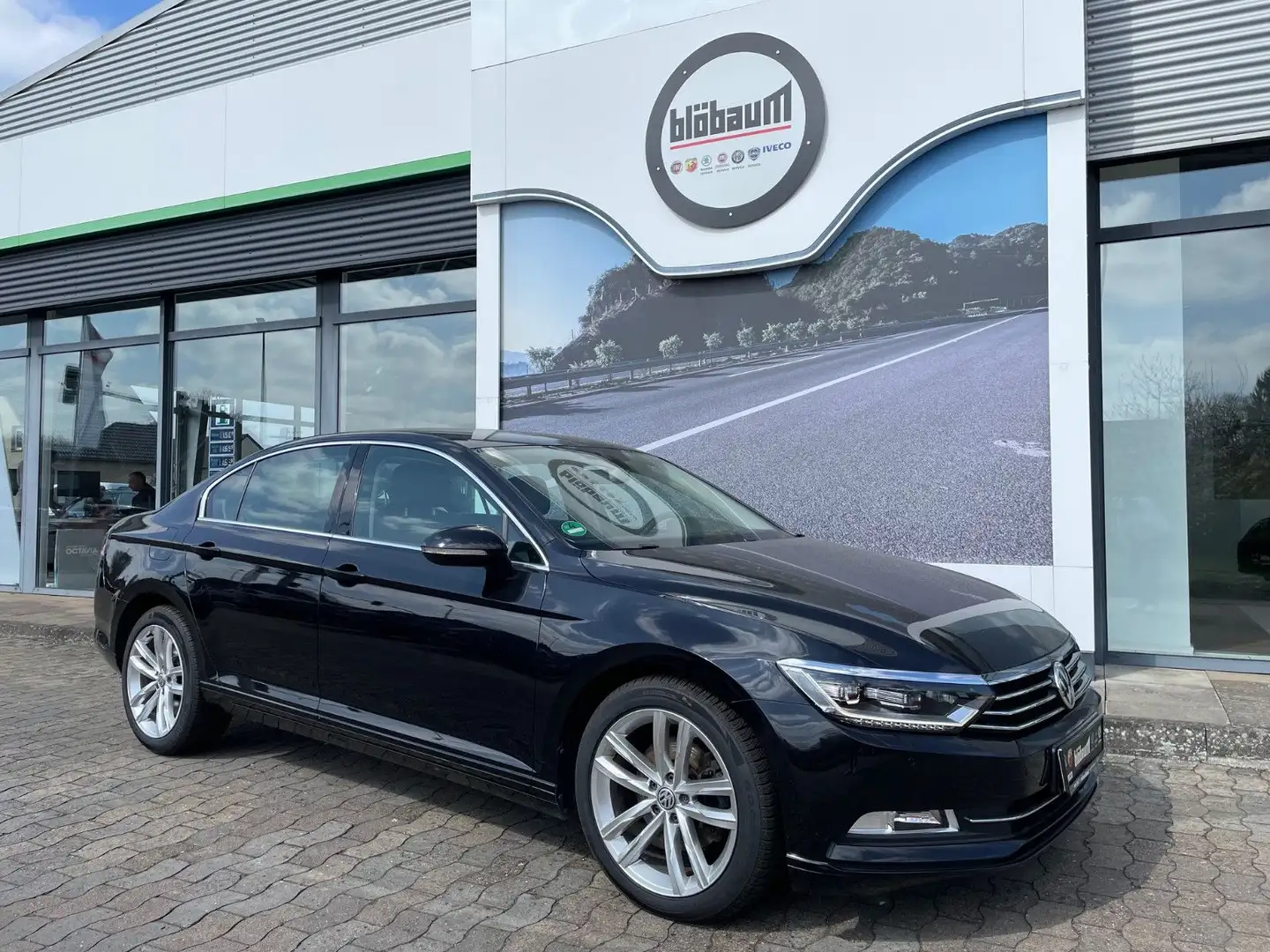 Volkswagen Passat Lim. Comfortline, Aut., Navi, Vollleder Schwarz - 1