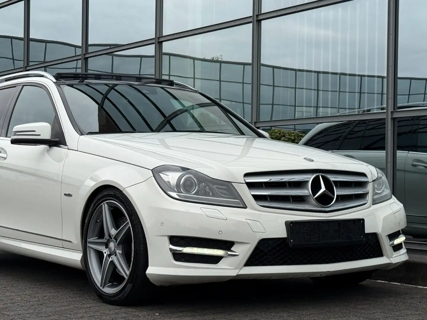Mercedes-Benz C 250 T-Modell 4Matic AMG AUT Pano Navi Xeno Blanc - 1