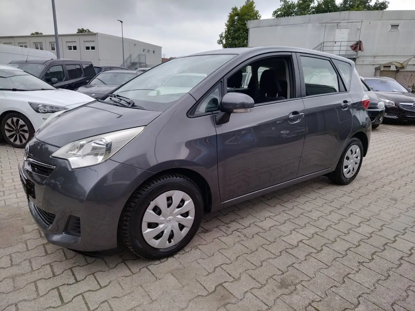 Toyota Verso-S Life+TÜV/NEU+GARANTIE+KLIMA+CAM+NAVI Szürke - 1