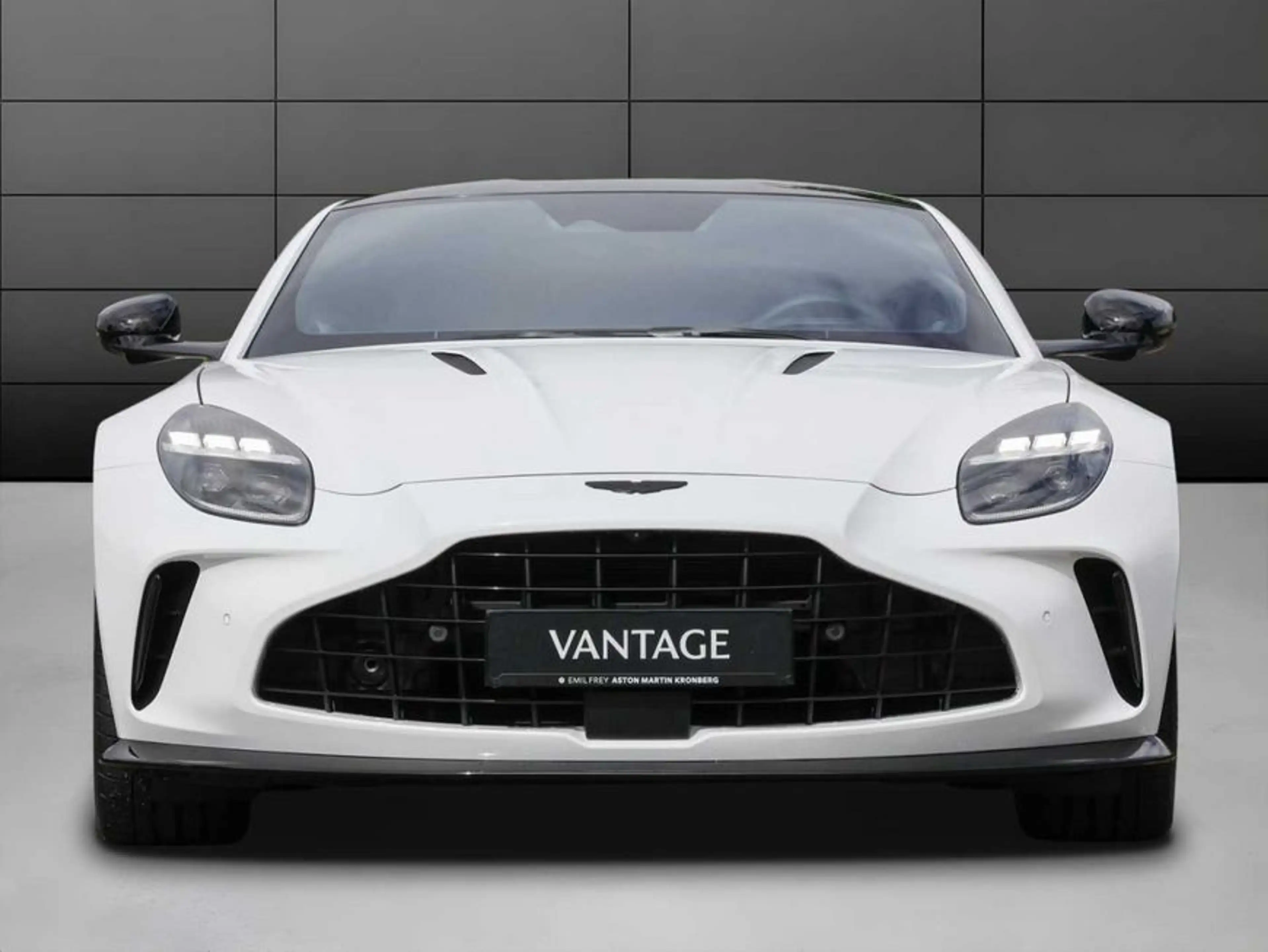Aston Martin V8 Coupe — photo 2