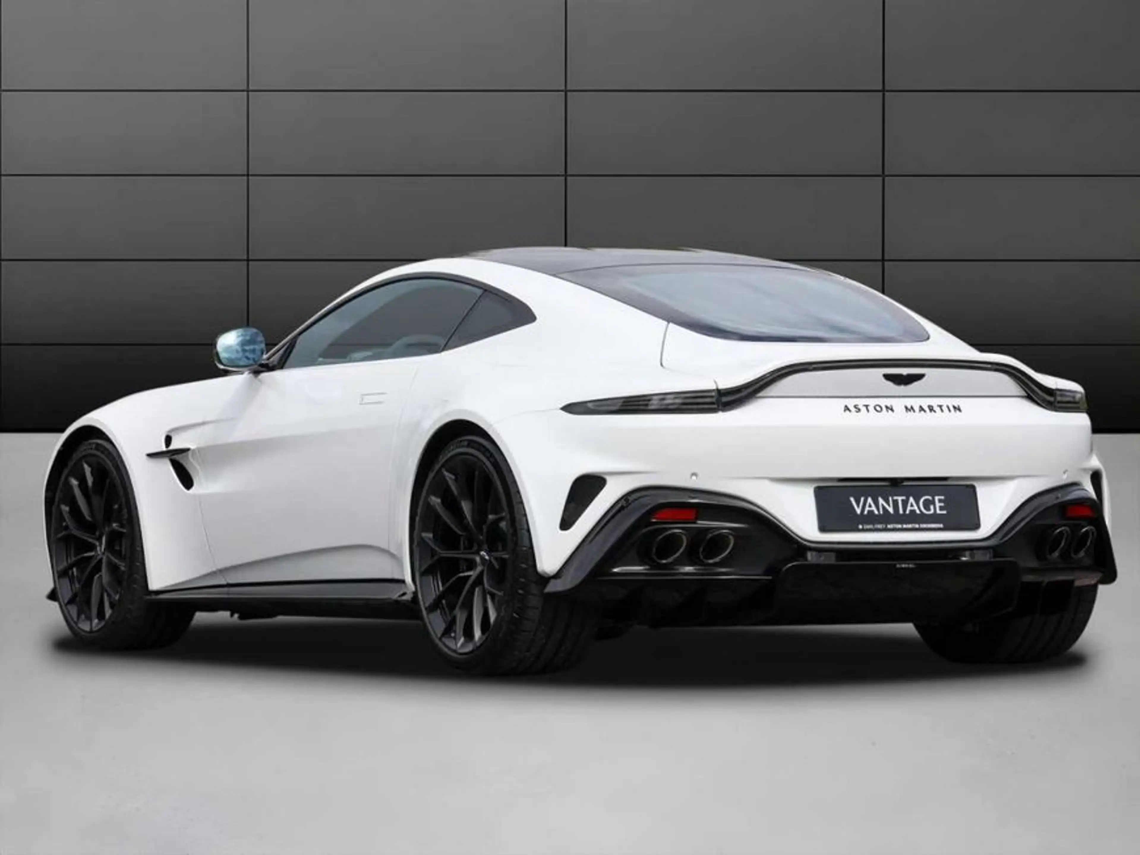 Aston Martin V8 Coupe — photo 5