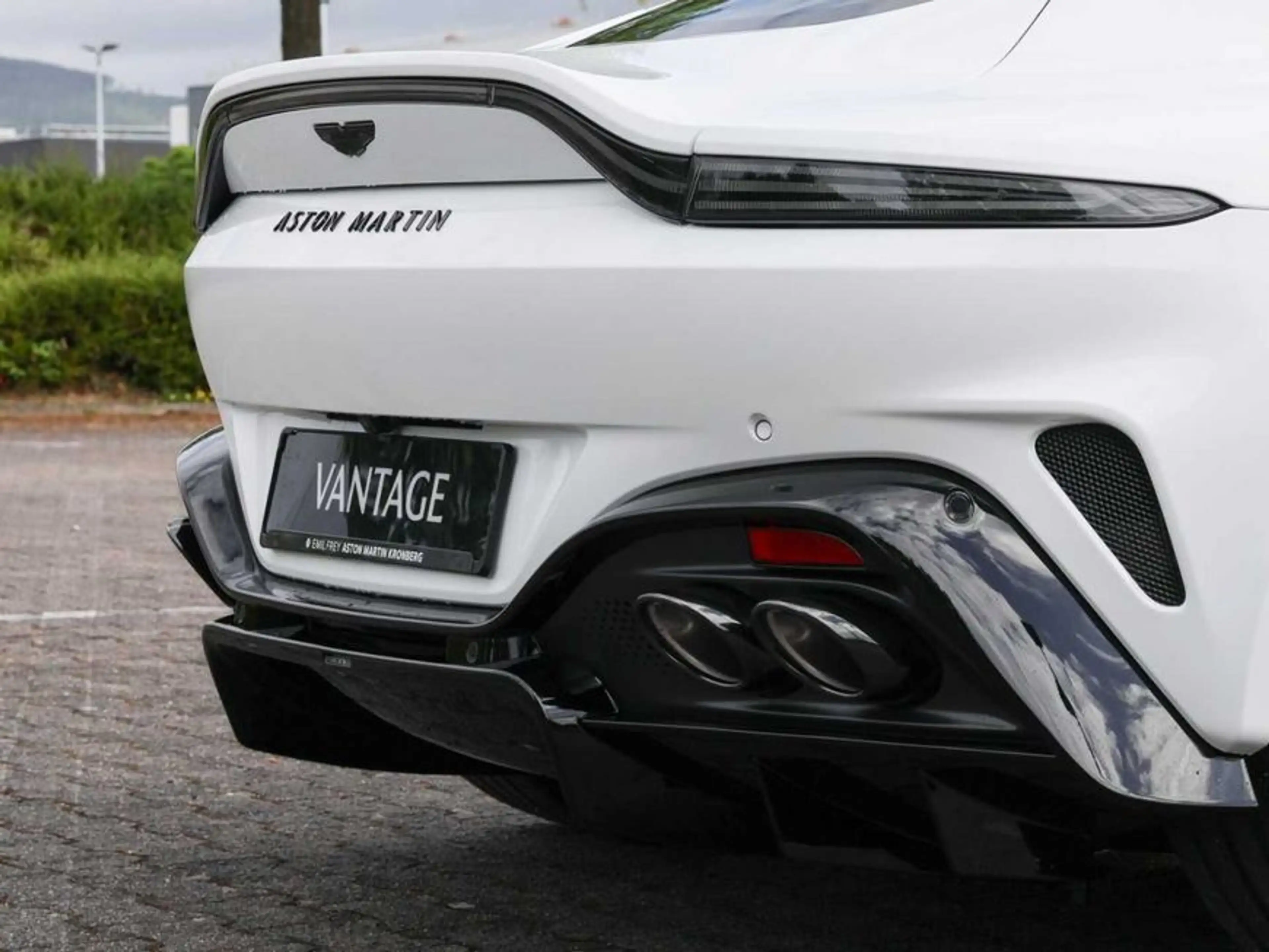 Aston Martin V8 Coupe — photo 10