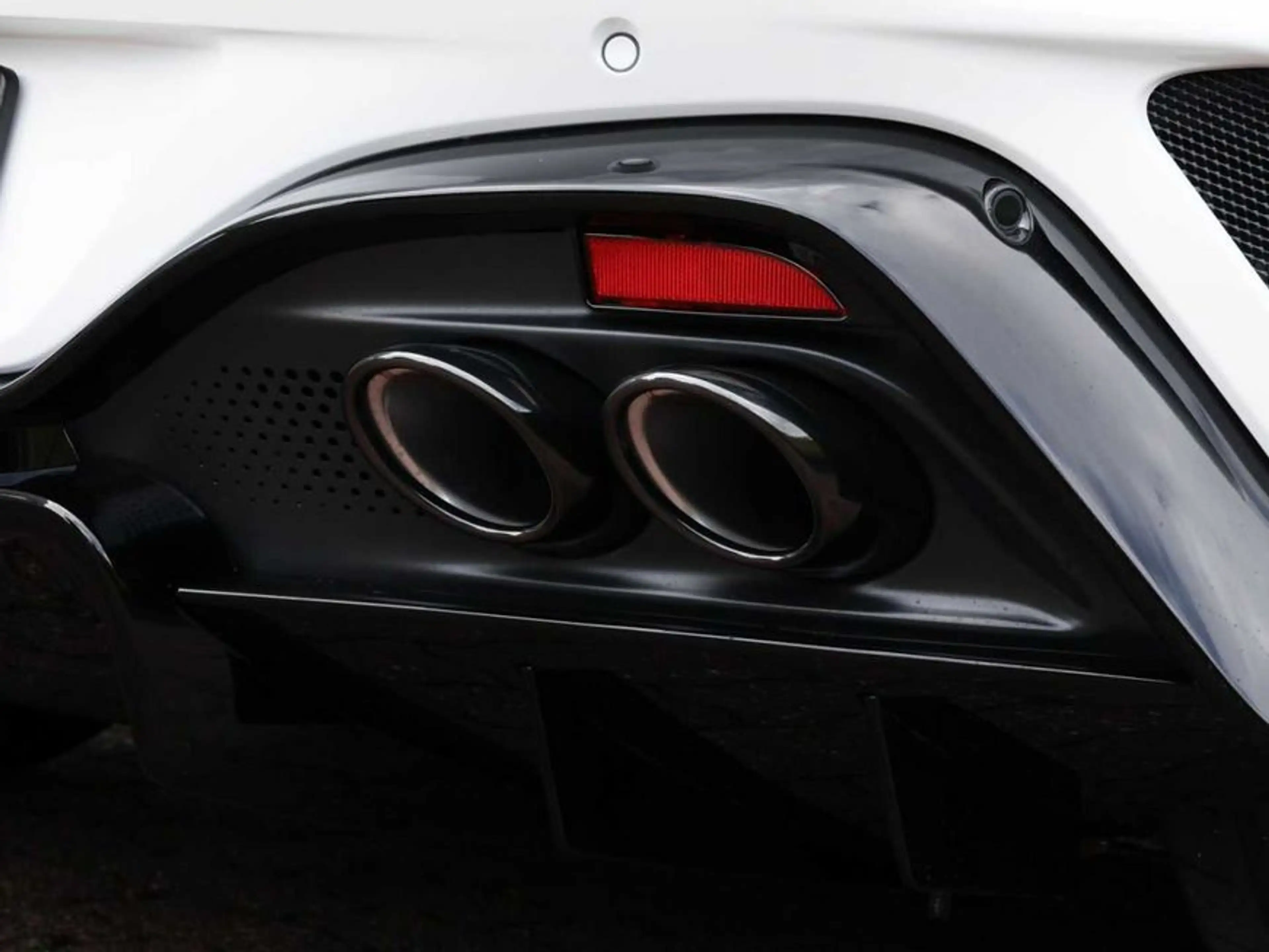 Aston Martin V8 Coupe — photo 14