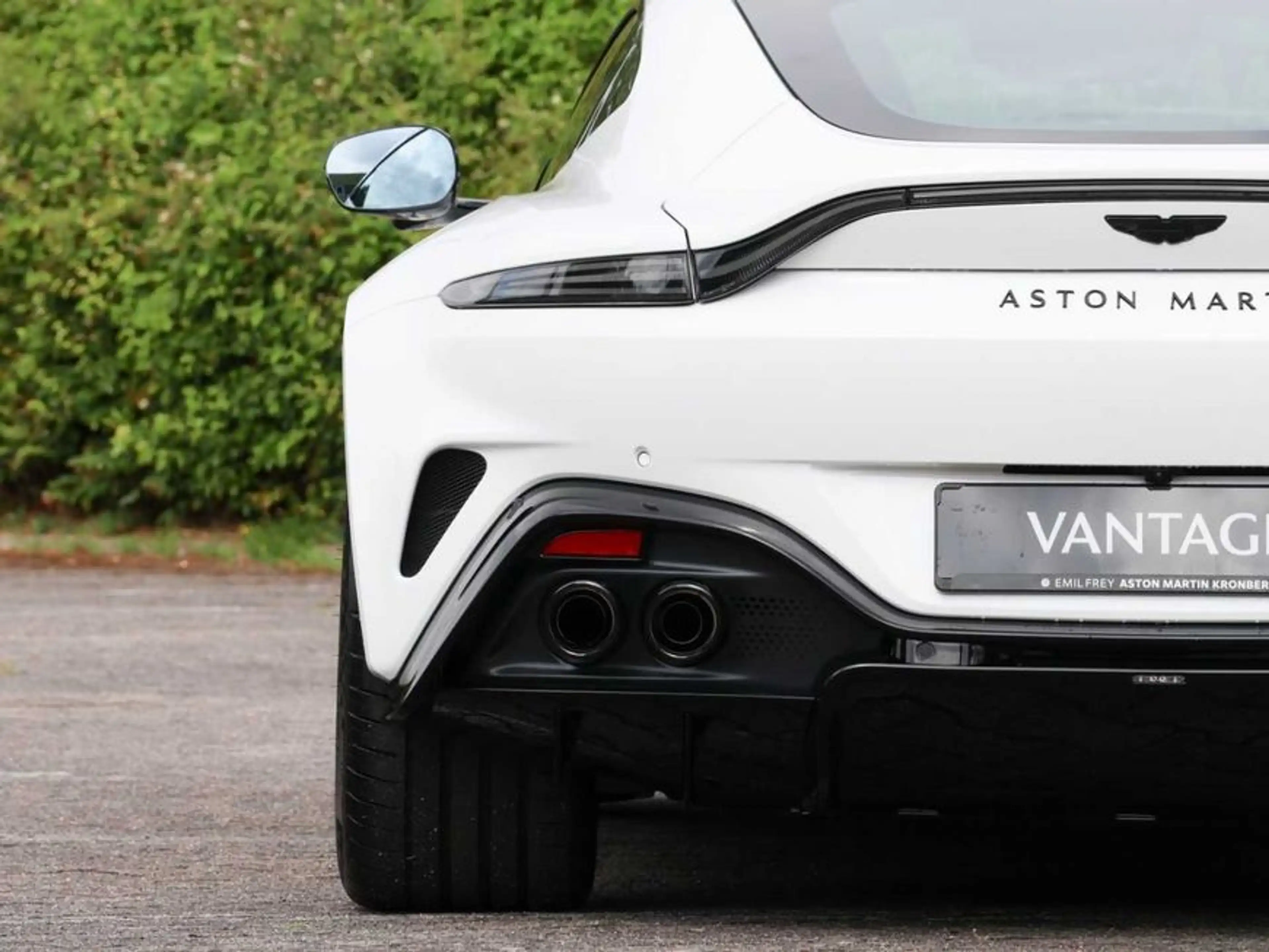 Aston Martin V8 Coupe — photo 8