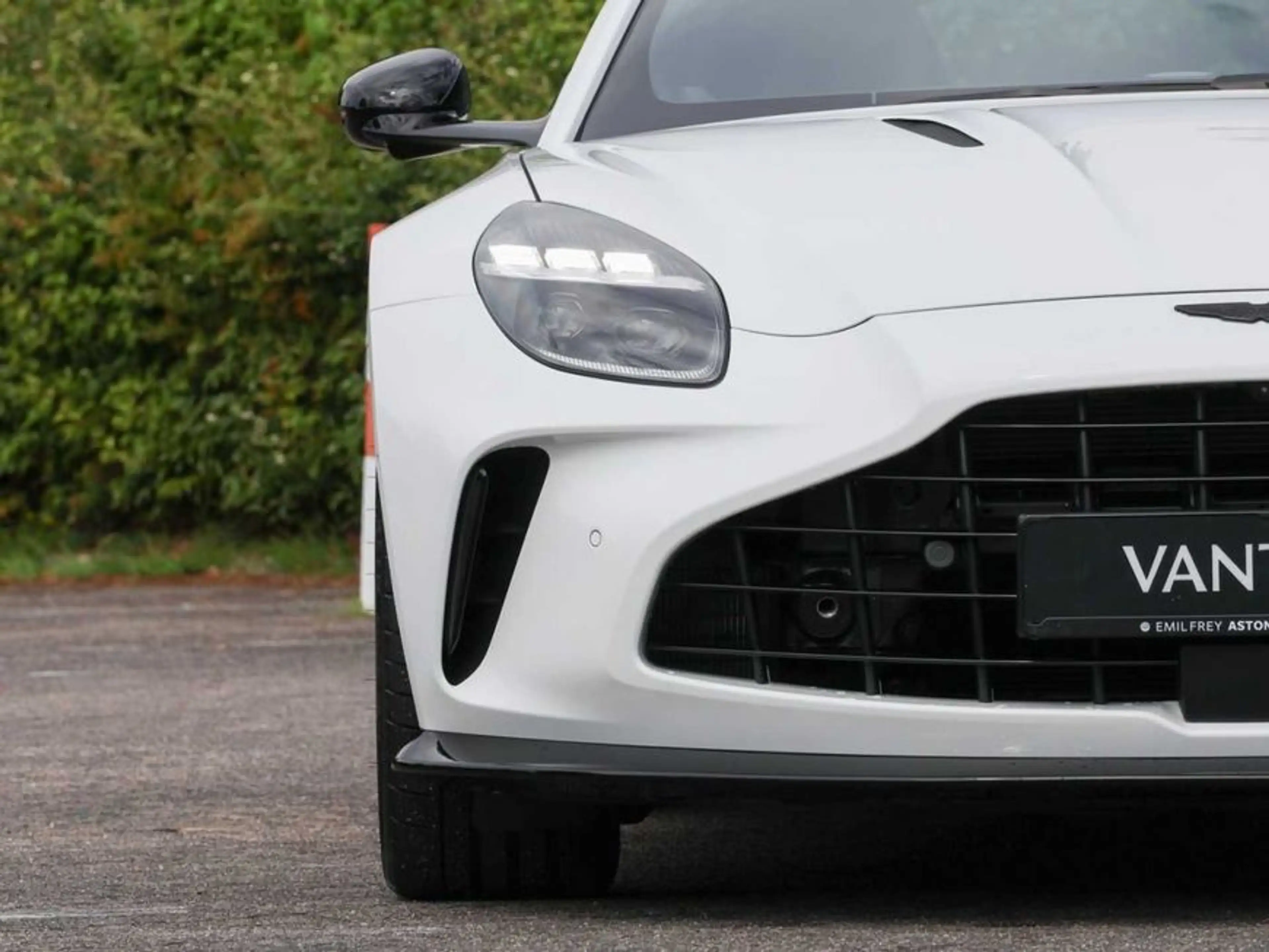 Aston Martin V8 Coupe — photo 3