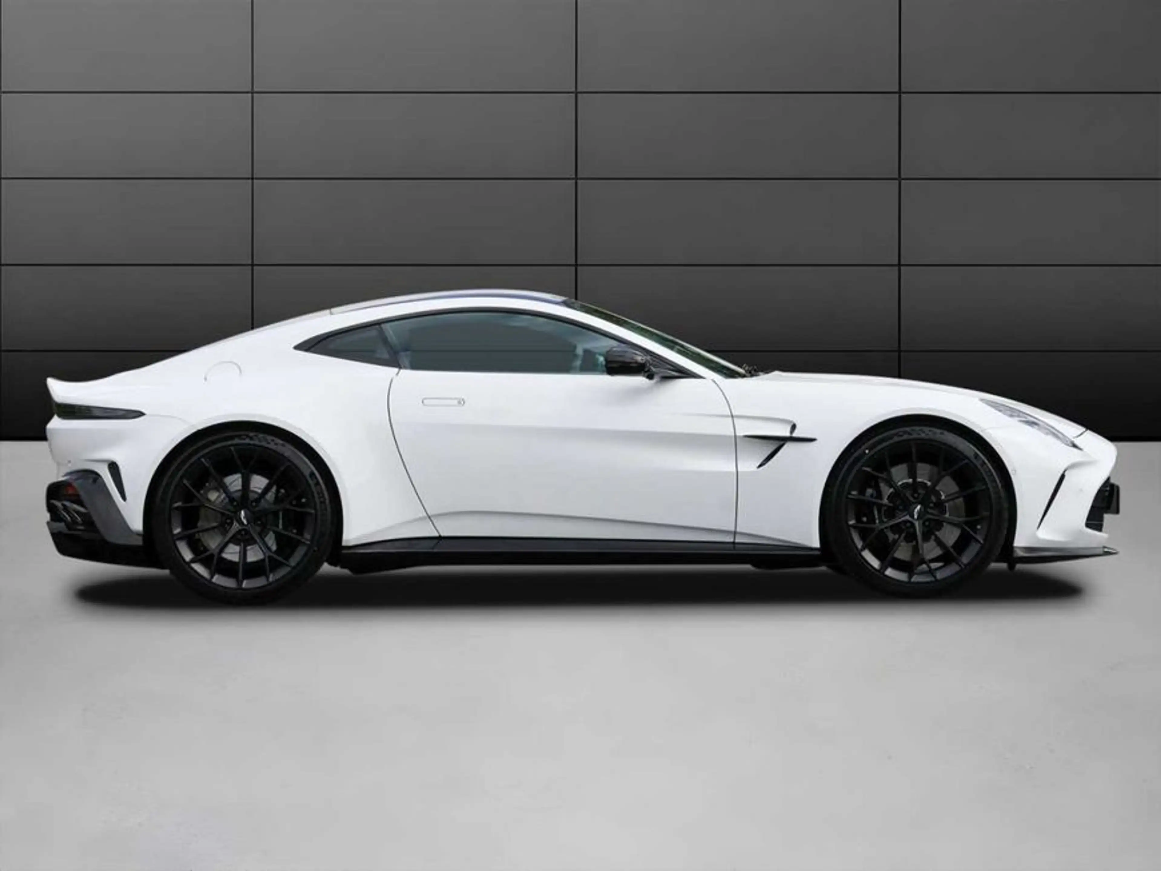 Aston Martin V8 Coupe — photo 6