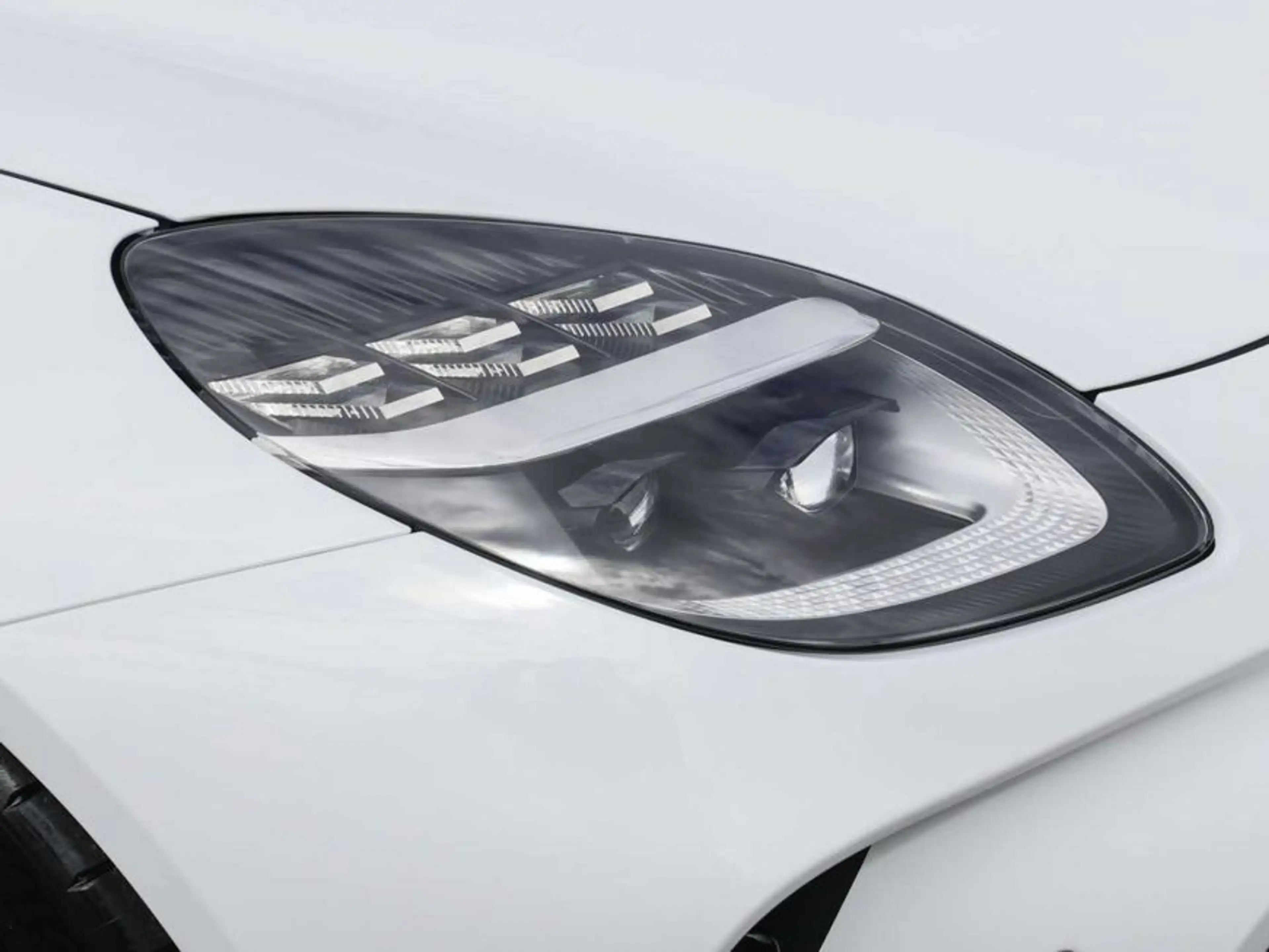 Aston Martin V8 Coupe — photo 11