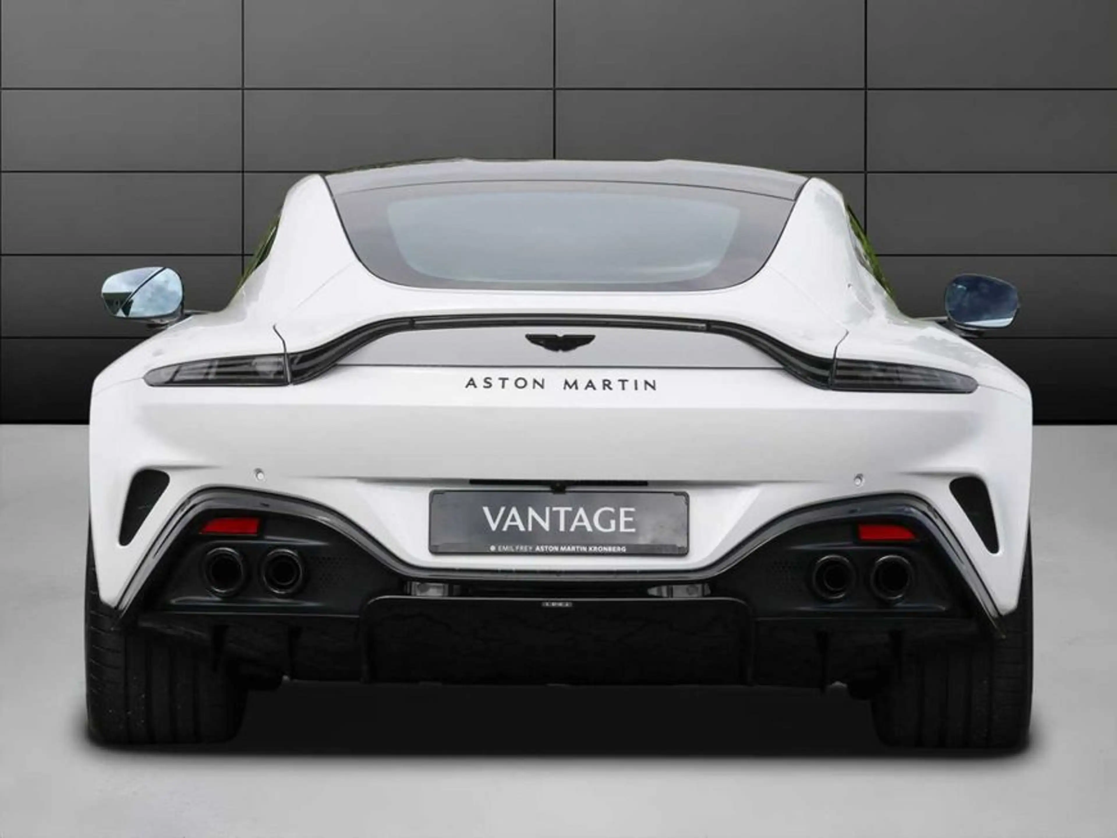 Aston Martin V8 Coupe — photo 7