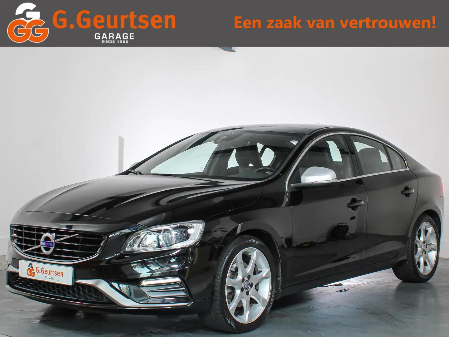 Volvo S60 2.0 D3 Nordic+ R-design, Trekhaak, Leder/Alcantara Zwart - 1
