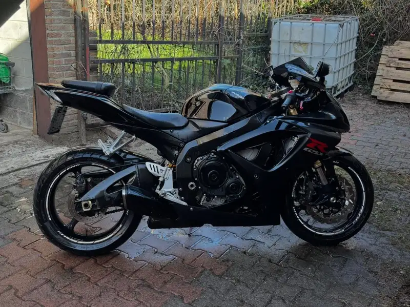 Suzuki GSX-R 600 - foto 3