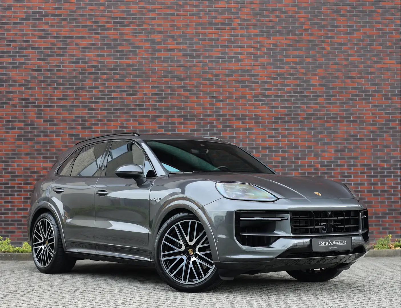 Porsche Cayenne E-Hybrid | Sport Chrono - Pano - Trekhaak Silber - 1