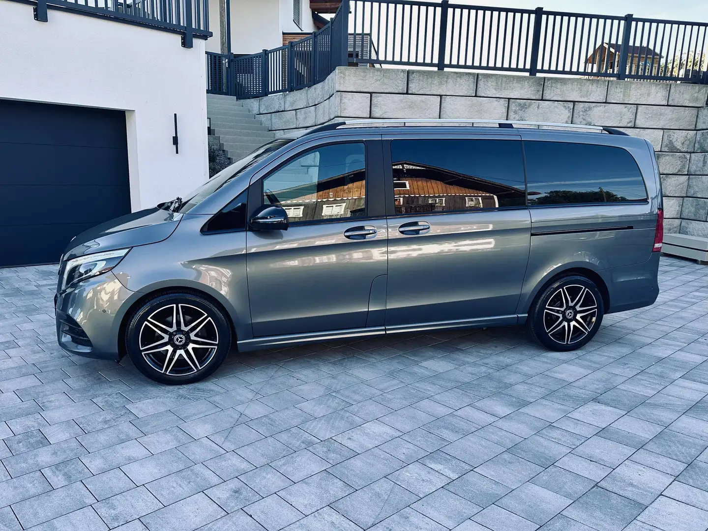 Mercedes-Benz V 300 V 300 d Kombi 4MATIC lang Avantgarde Aut. Avantgarde Grau - 2