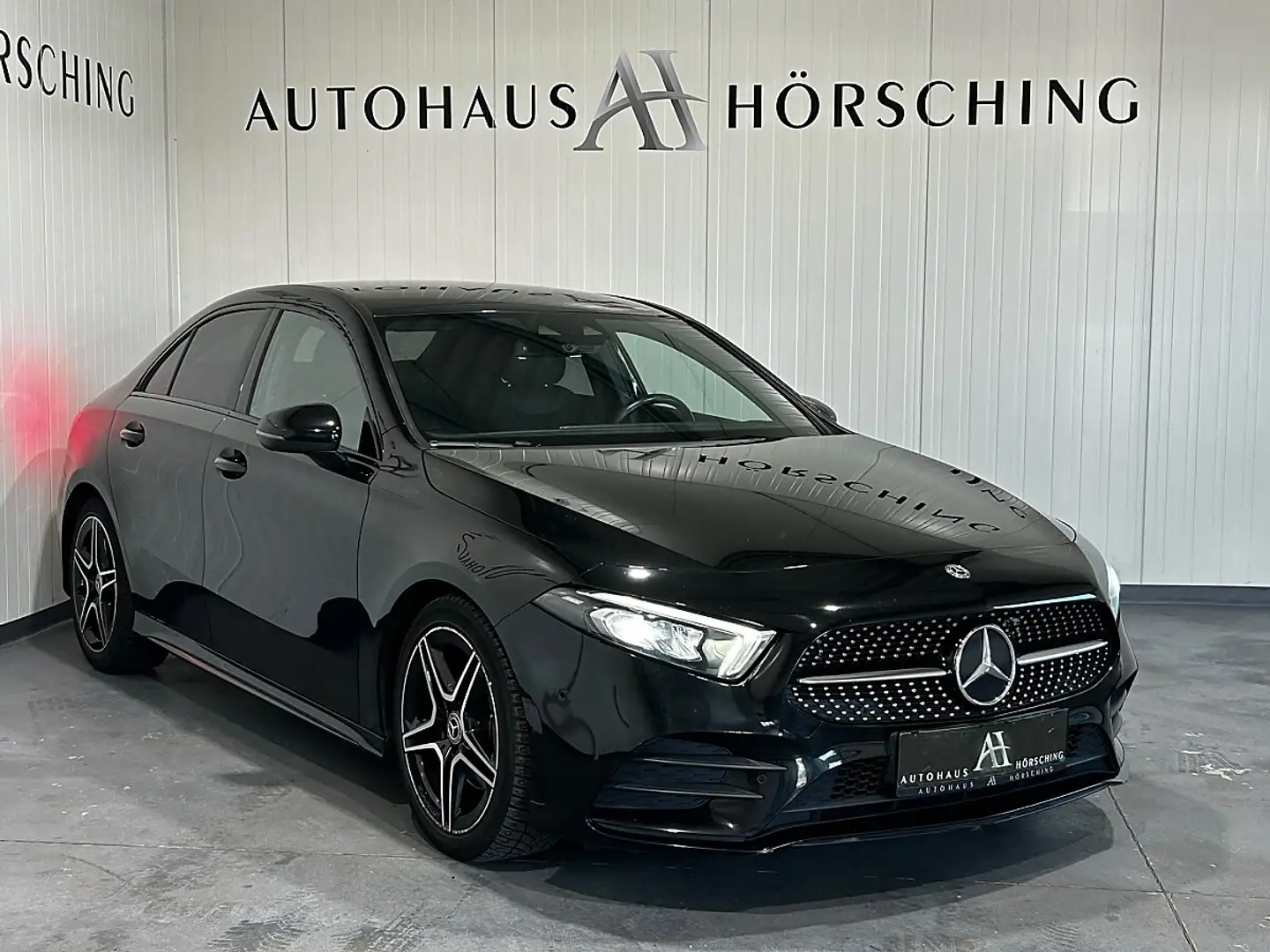 Mercedes-Benz A 180 d Limousine Aut.//AMG-PAKET//AMBIENTE//SITZHEIZUNG Schwarz - 1