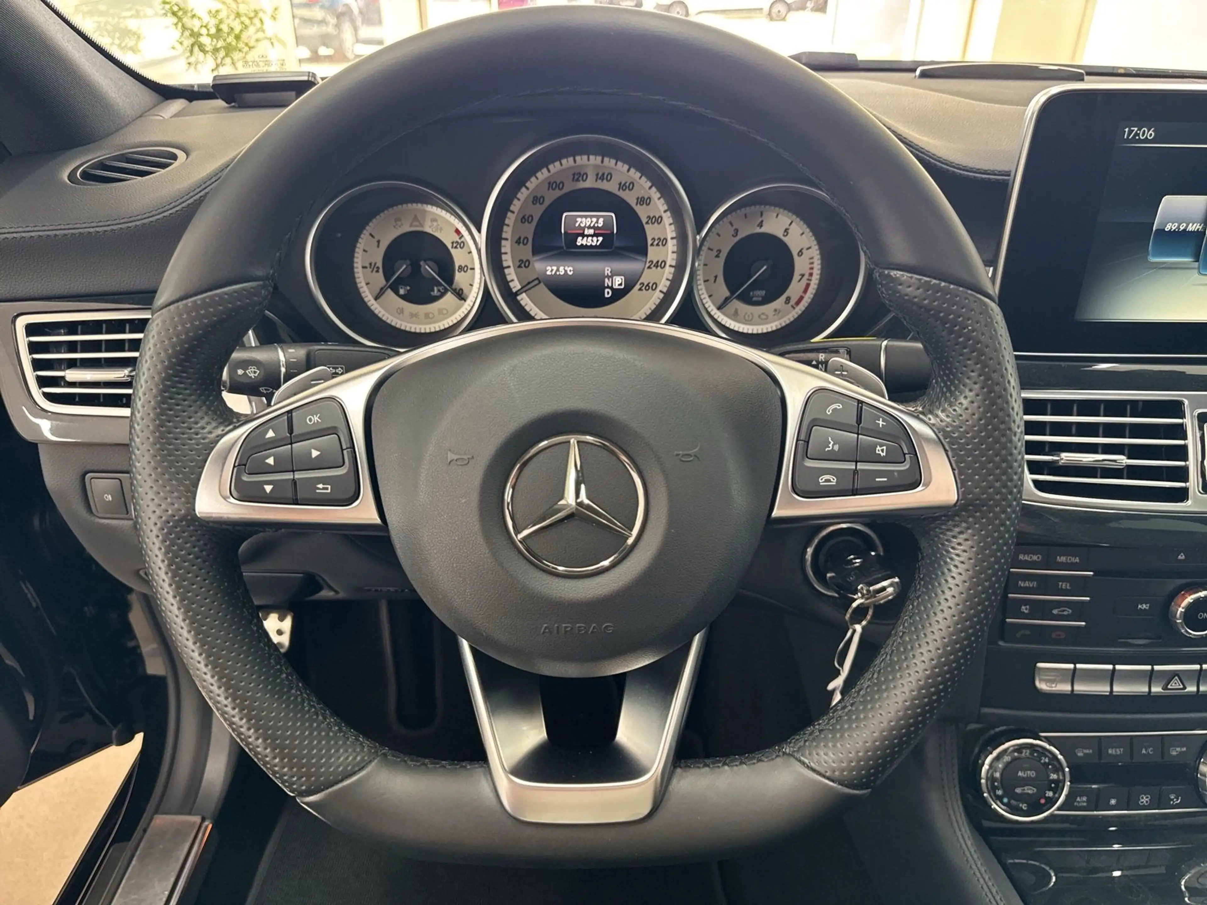 Mercedes-Benz CLS 500 AMG Lim. *NAVI*LED*H&K*MEM*360*LUFT* — photo 11
