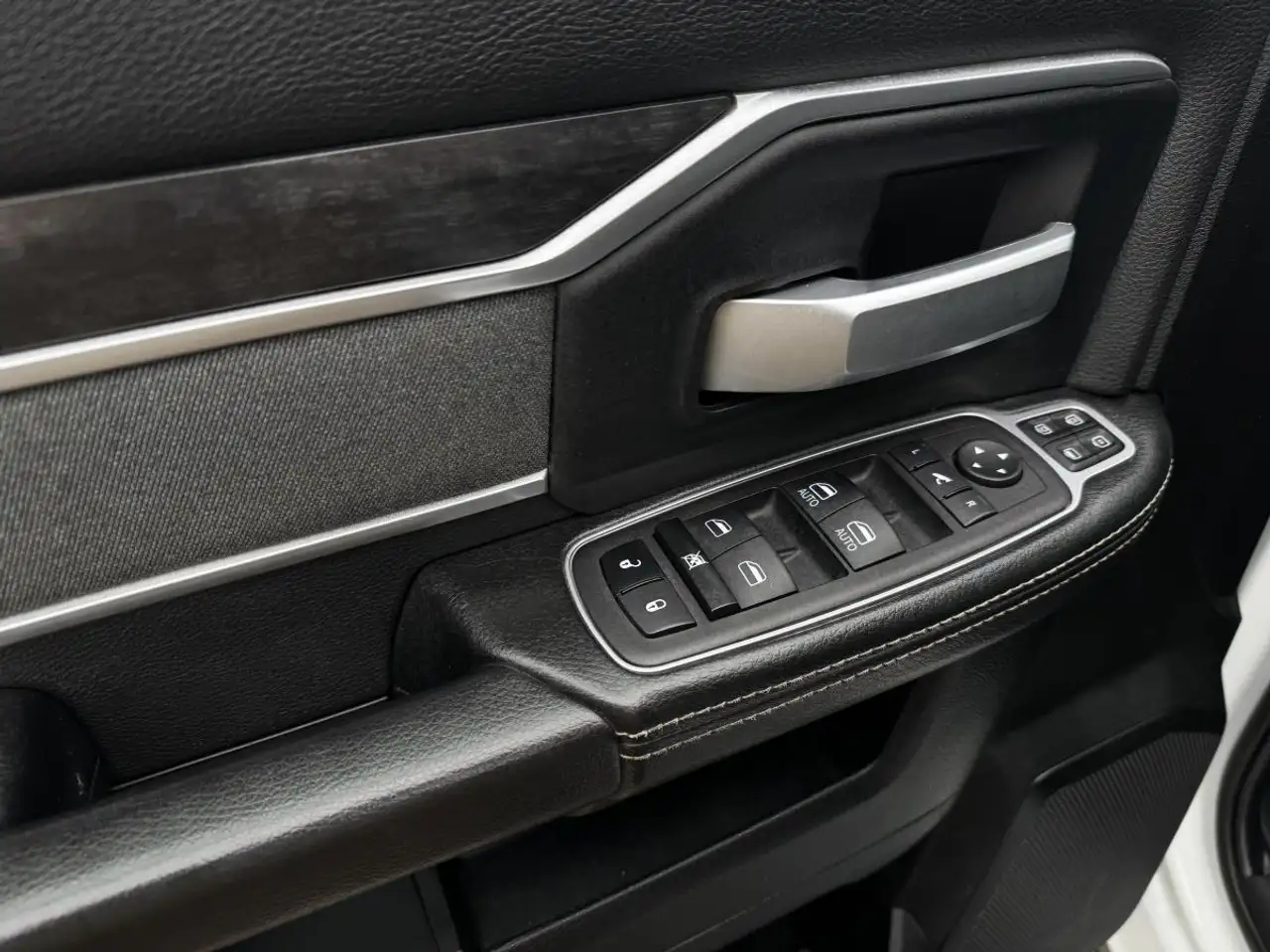 RAM 2500 снимка RAM 2500