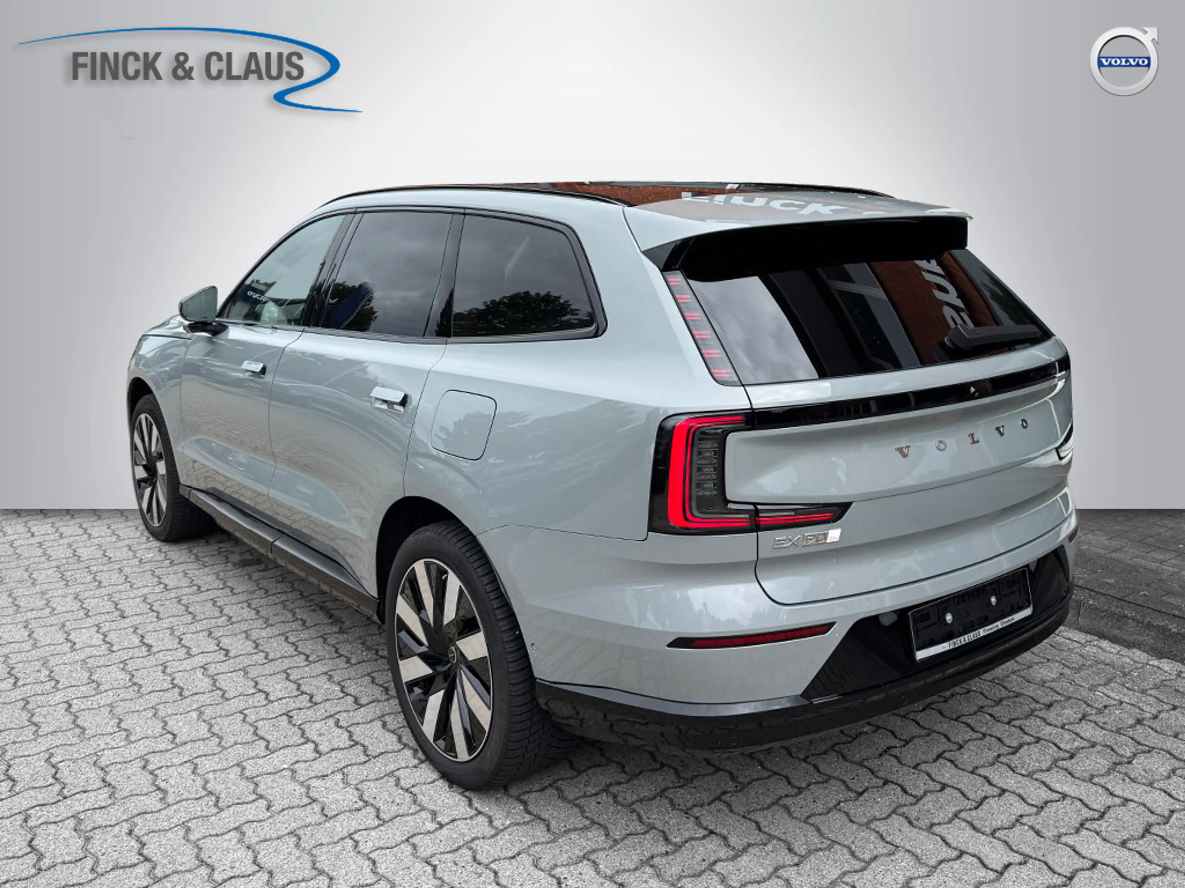 Volvo EX90 Ultra Performance HUD AHK B&W — photo 3