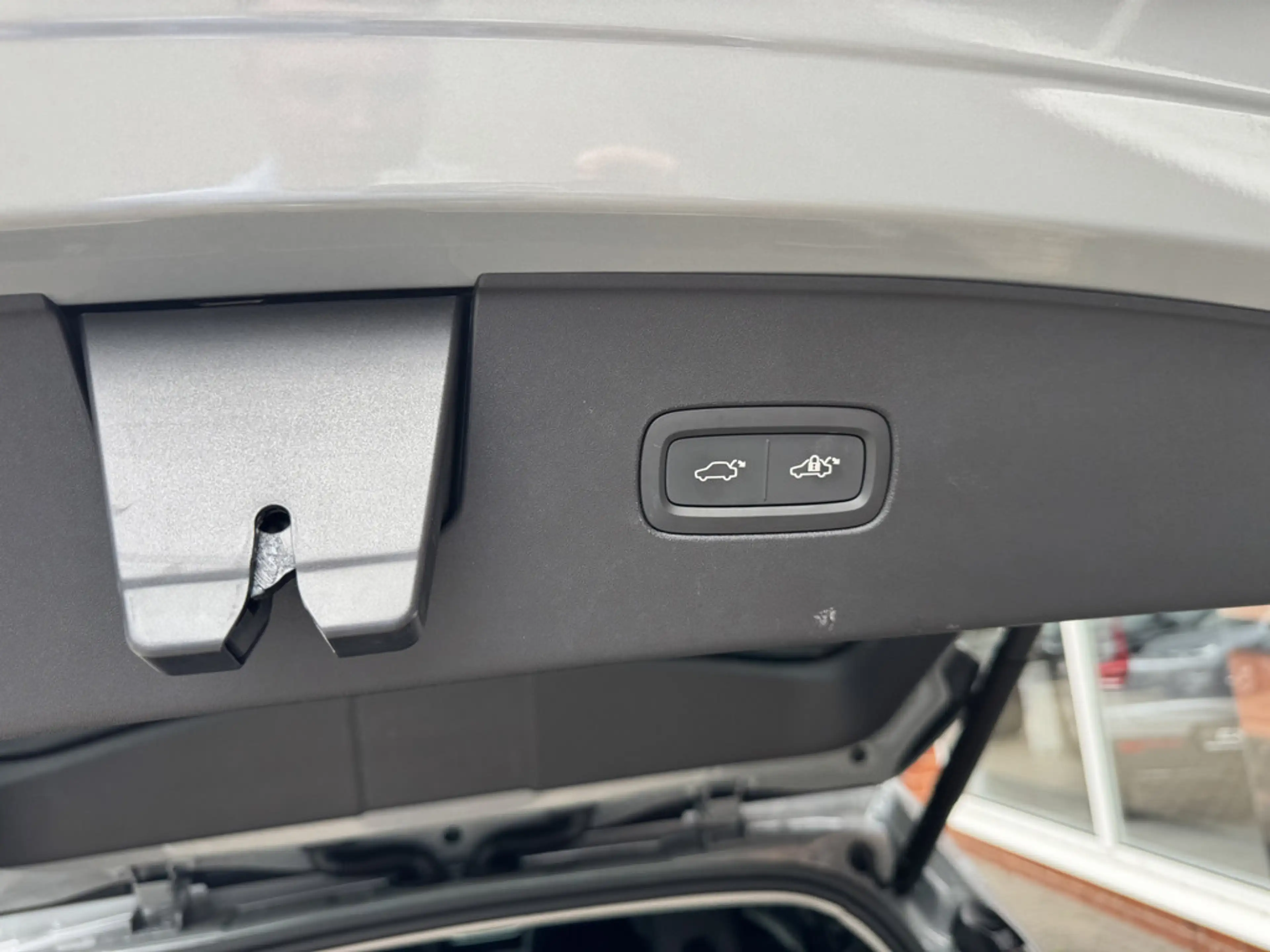 Volvo EX90 Ultra Performance HUD AHK B&W — photo 5