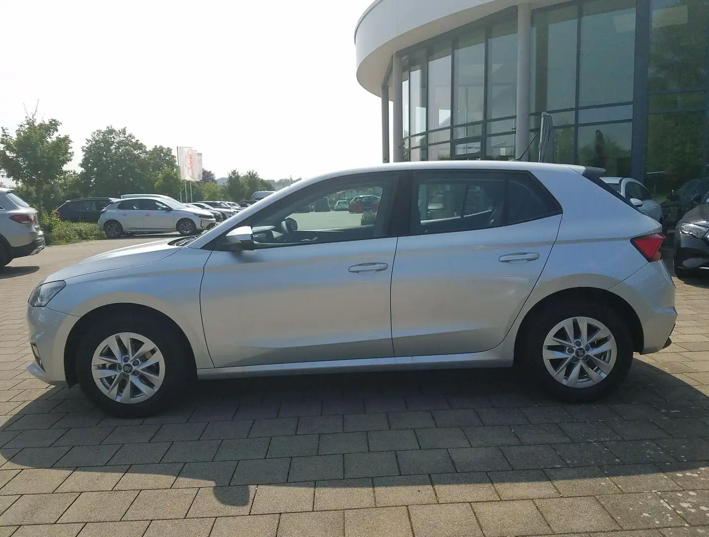 Skoda Fabia 1,0 MPI 59 kW130 Jahre Kamera, Alufelgen, Sitzh... Zilver - 2