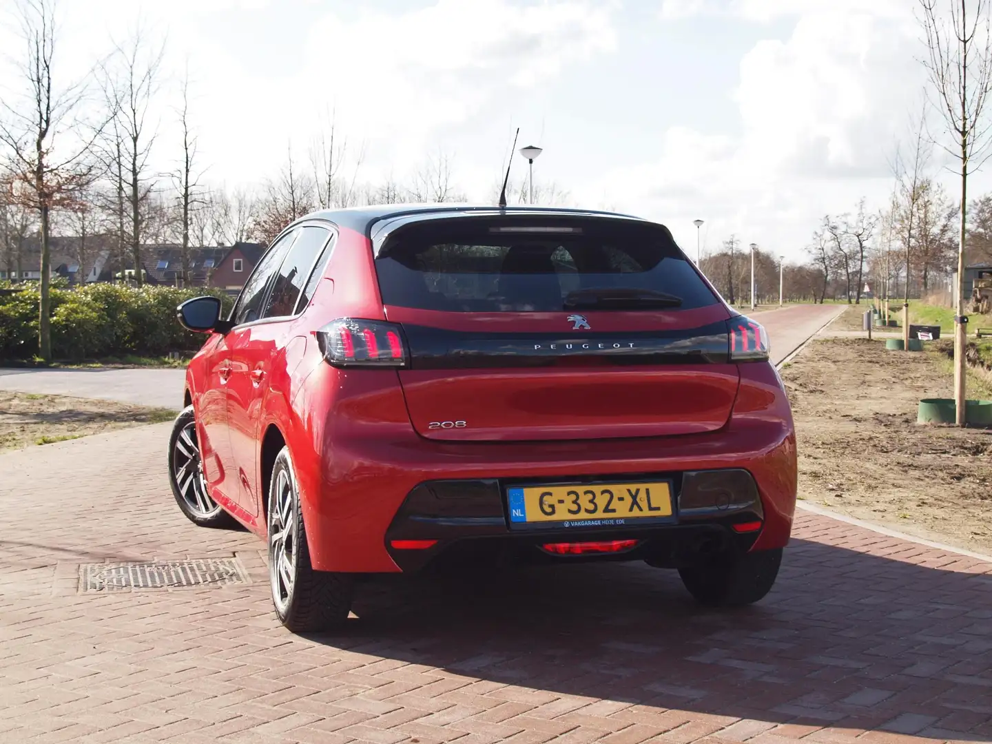 Peugeot 208 1.2 PureTech Blue Lease Allure | Apple Carplay | 1 Rosso - 2