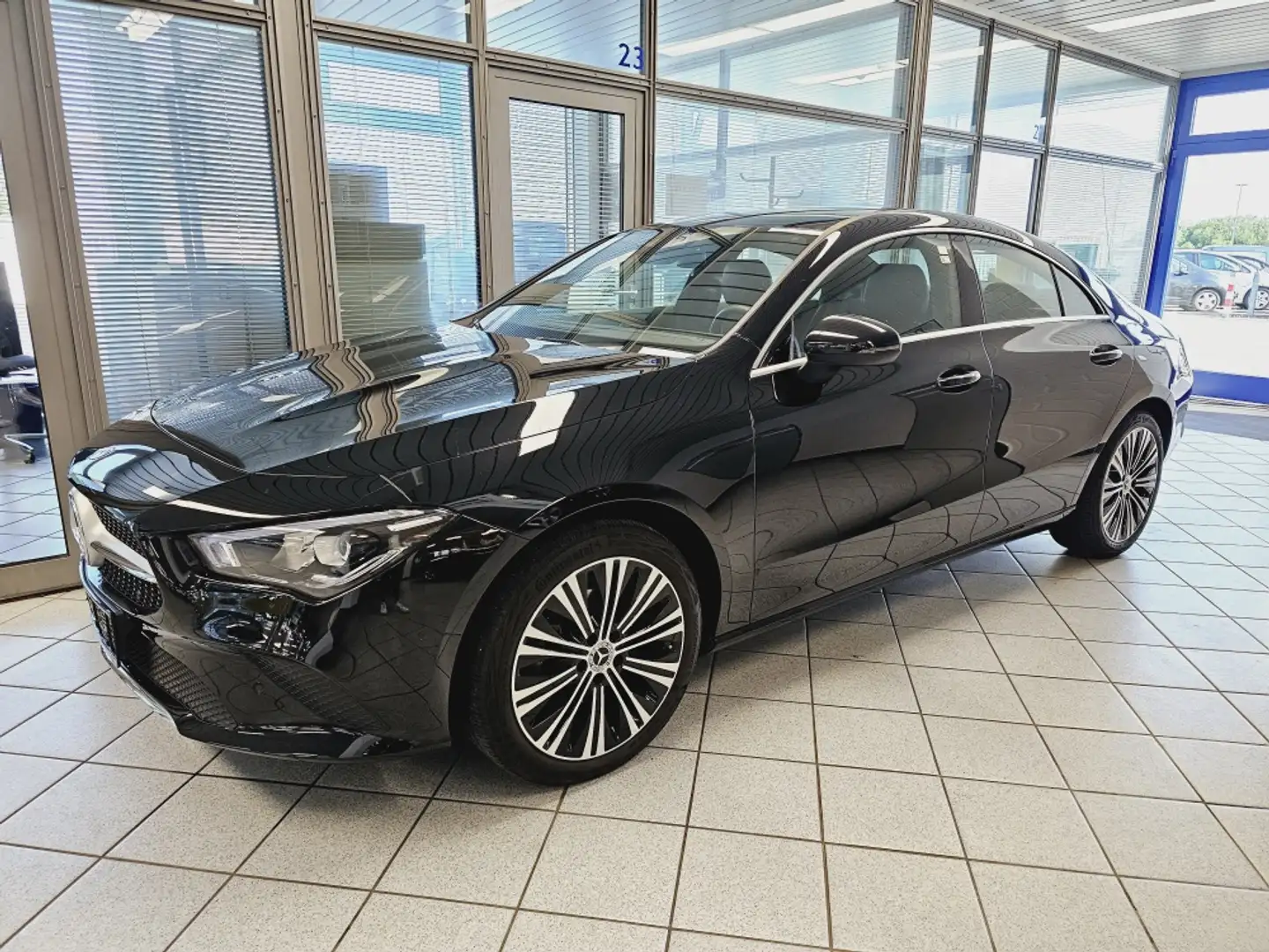 Mercedes-Benz CLA 180 Progressive SHZ,PDC,LED,Navi,Klimaaut. Czarny - 2
