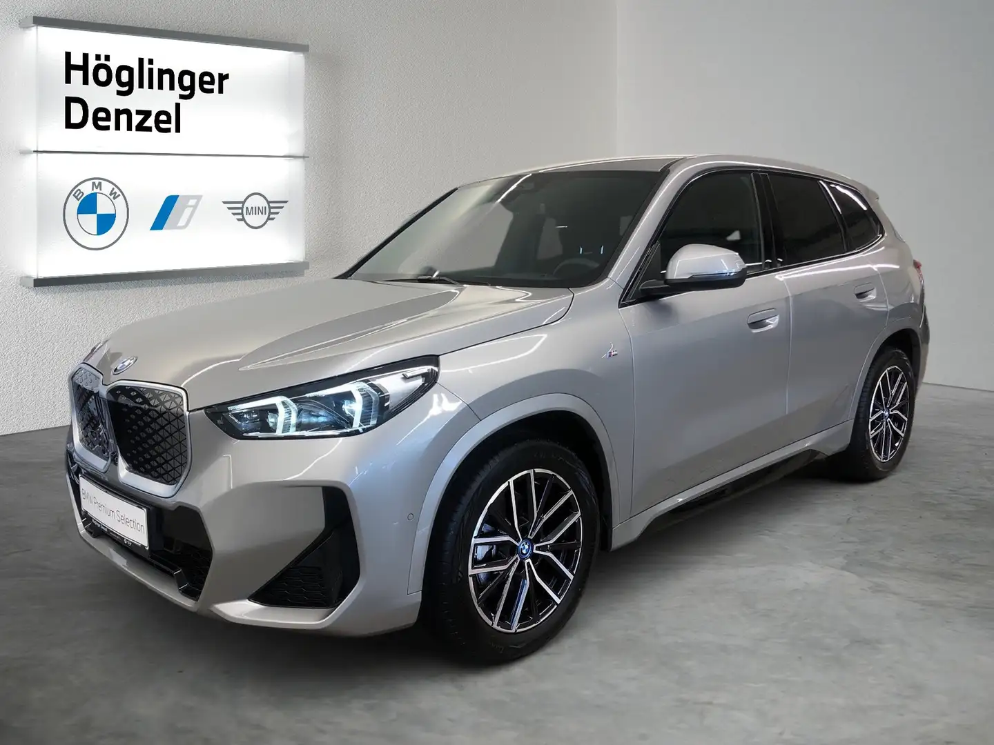BMW iX1 eDrive20 Silber - 2