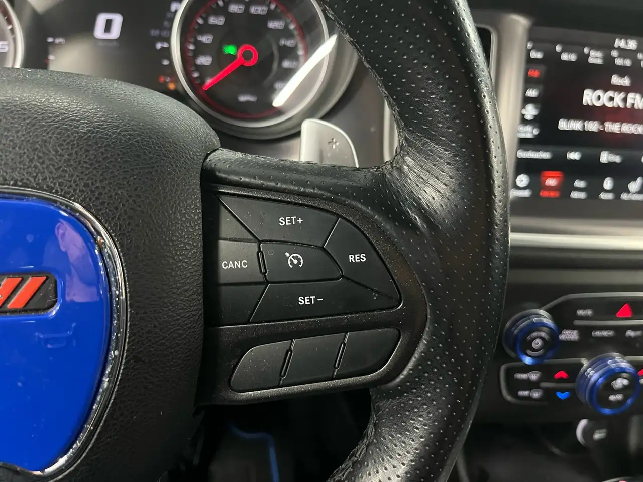 Dodge Charger 2021 — фото 15