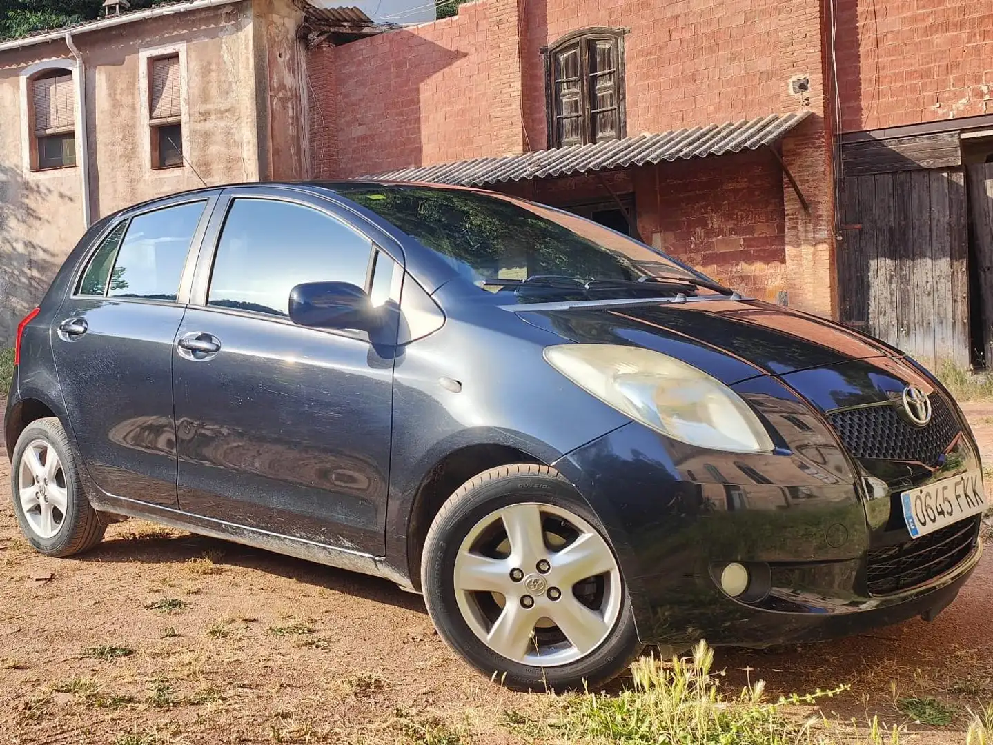 Toyota Yaris Yaris 1.3 VVT-i Sol Sol Negro - 2