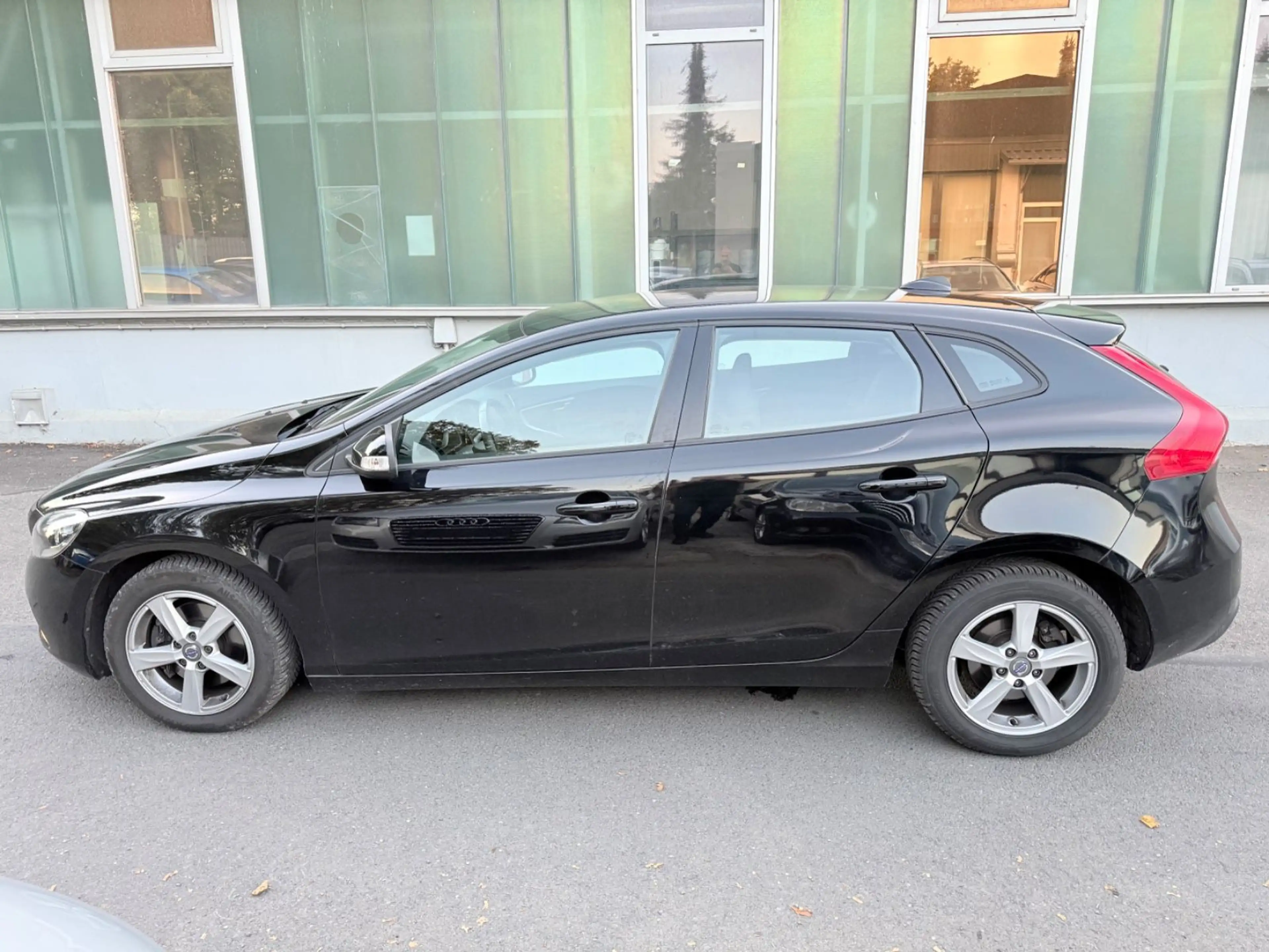 Volvo V40 Kinetic — photo 4