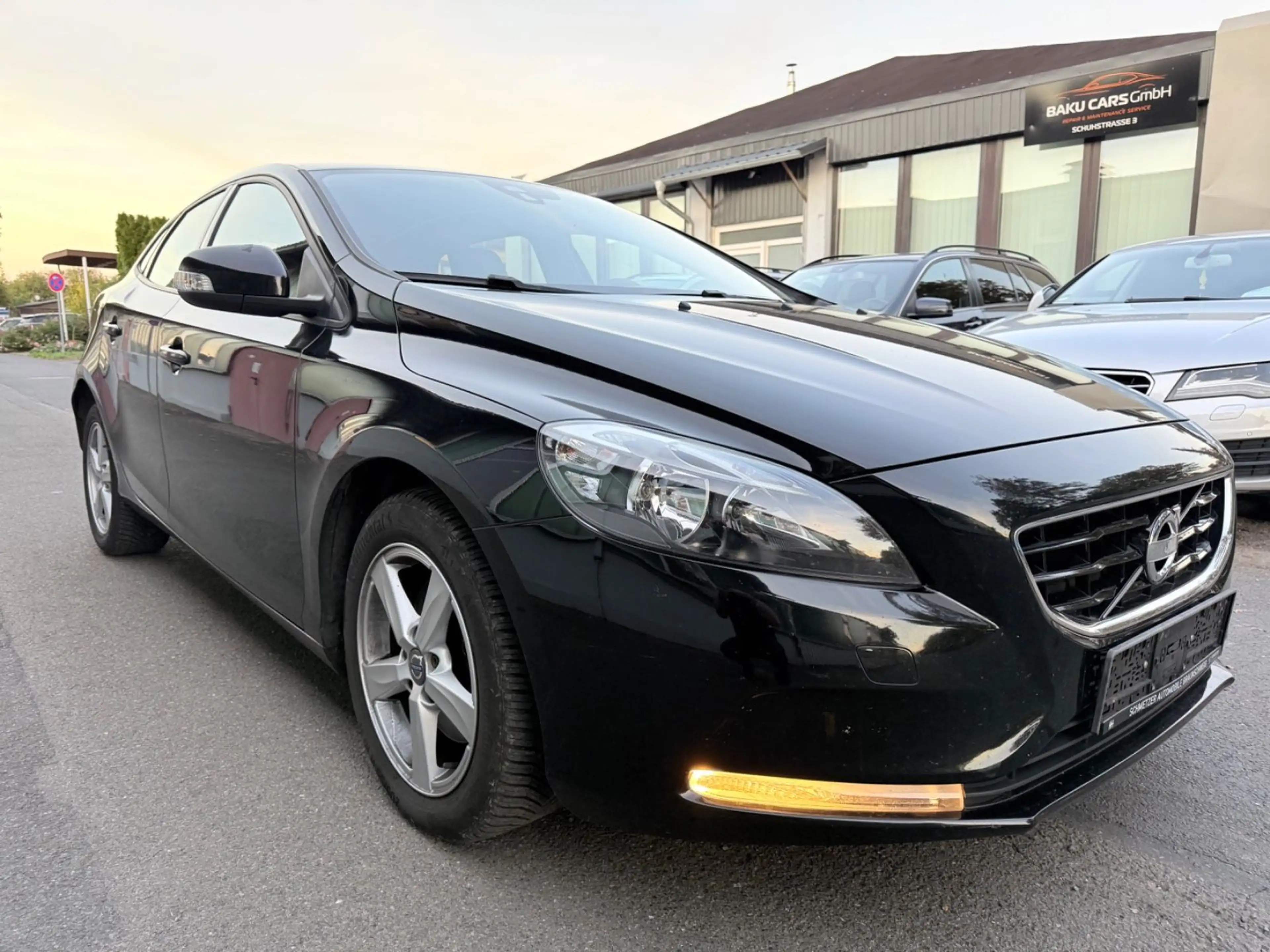 Volvo V40 Kinetic — photo 3