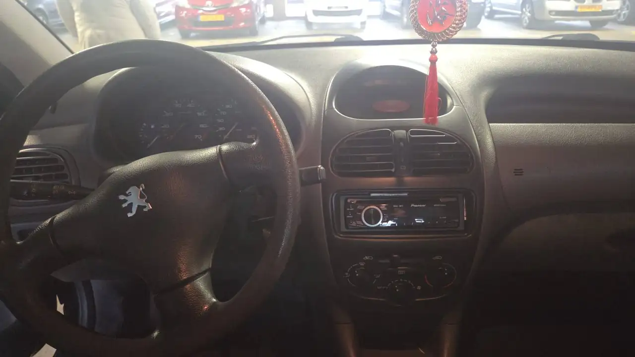 Peugeot 206 1.4 XR, foto 2