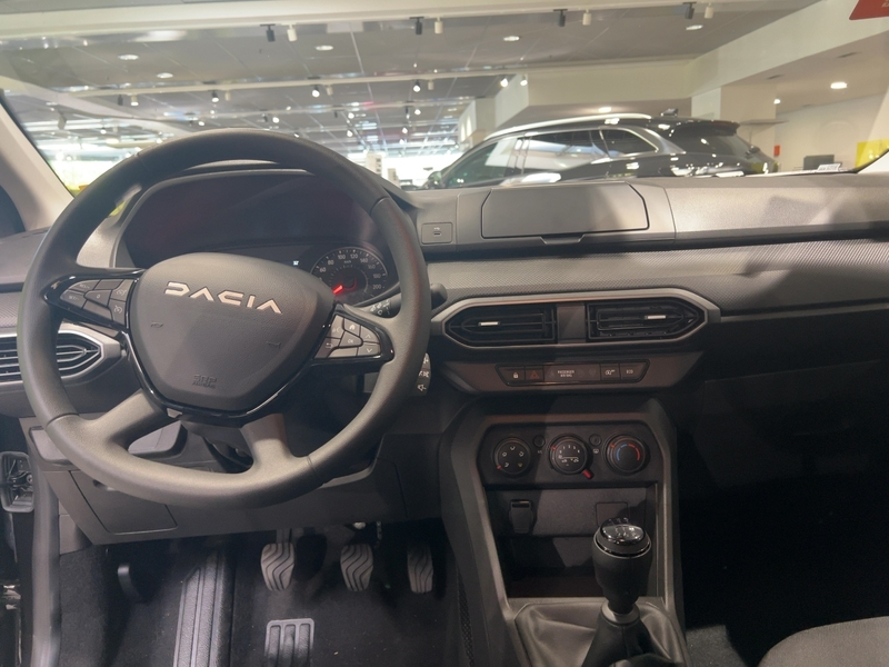 Dacia Sandero Essential TCe 90 — photo 9