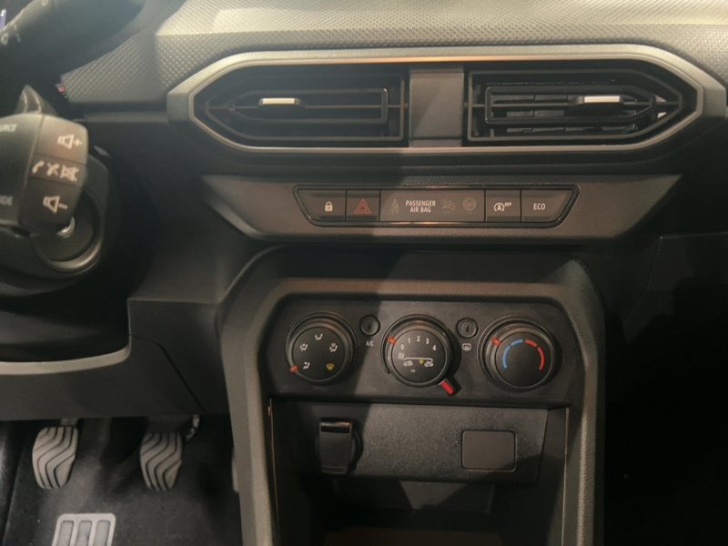 Dacia Sandero Essential TCe 90 — photo 11