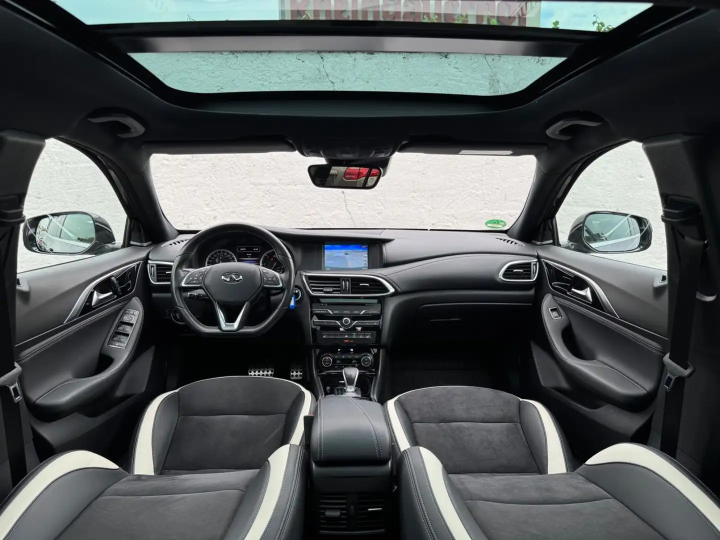 Infiniti Q30 S 2.2 d AWD Sport City Black Schwarz - 2