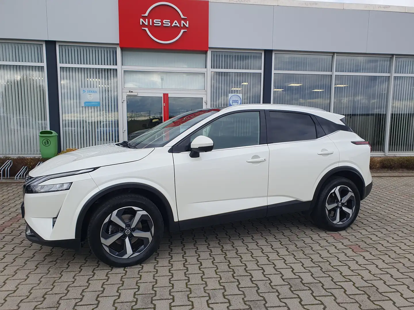 Nissan Qashqai Qashqai 1.3 DIG-T MHEV Xtronic N-Connecta, Design Weiß - 2