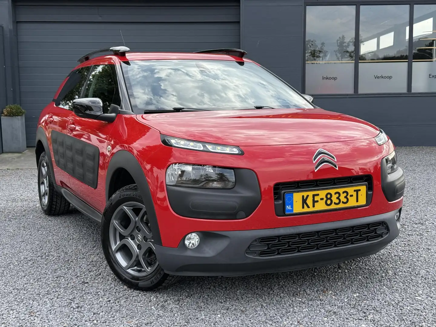 Citroen C4 Cactus 1.2 PureTech Shine 2e Eigenaar,Navi,Camera,Clima,C Rood - 2