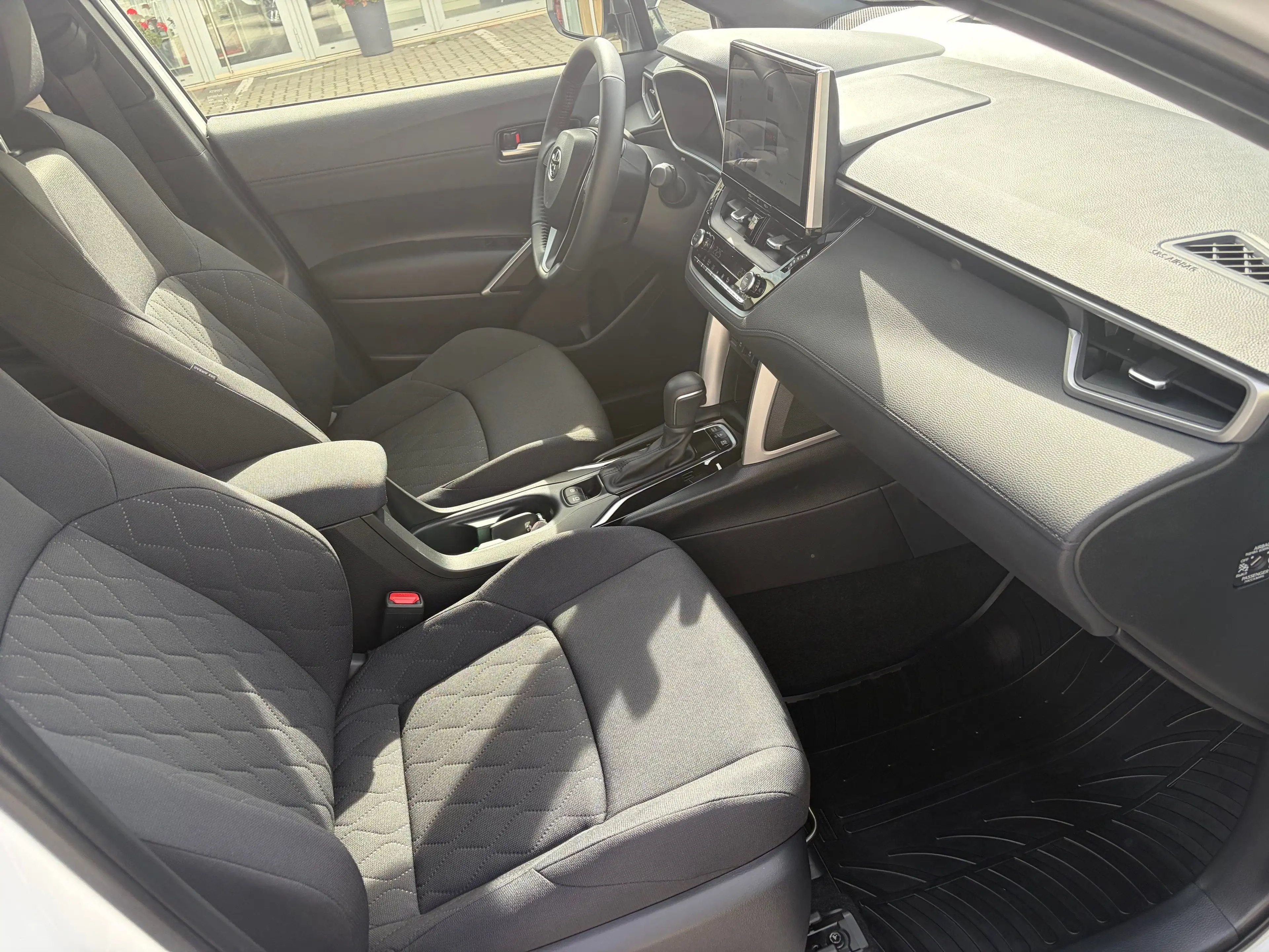Toyota Corolla Cross 1,8 Hybrid FWD Active Drive — photo 8