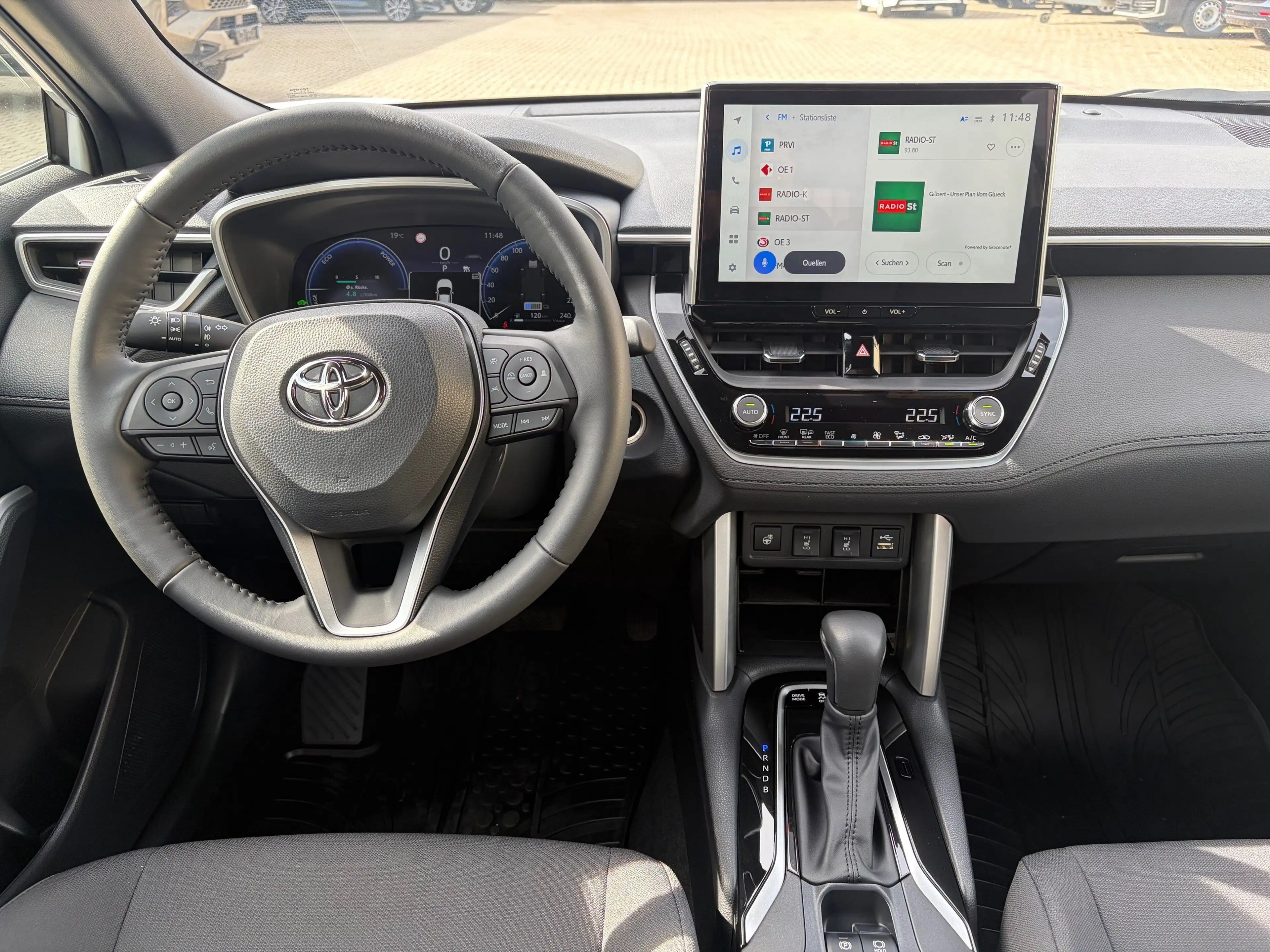 Toyota Corolla Cross 1,8 Hybrid FWD Active Drive — photo 14