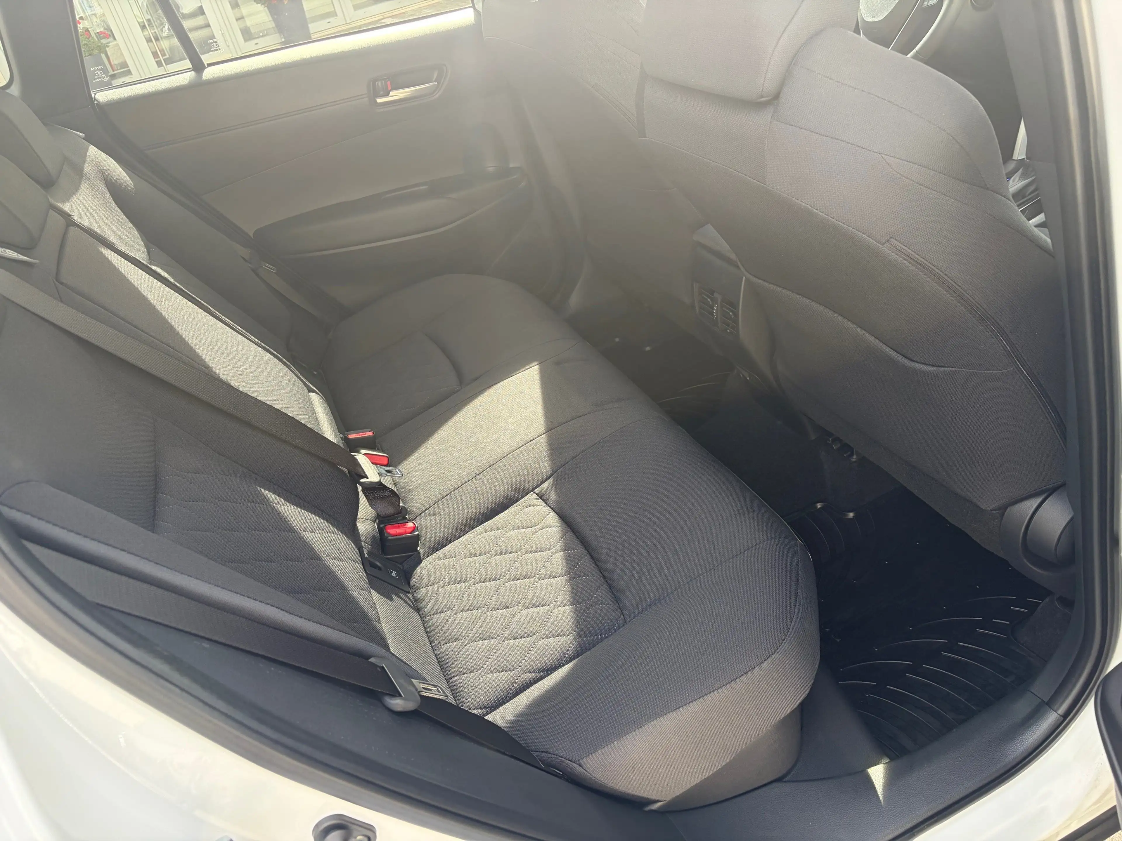 Toyota Corolla Cross 1,8 Hybrid FWD Active Drive — photo 9