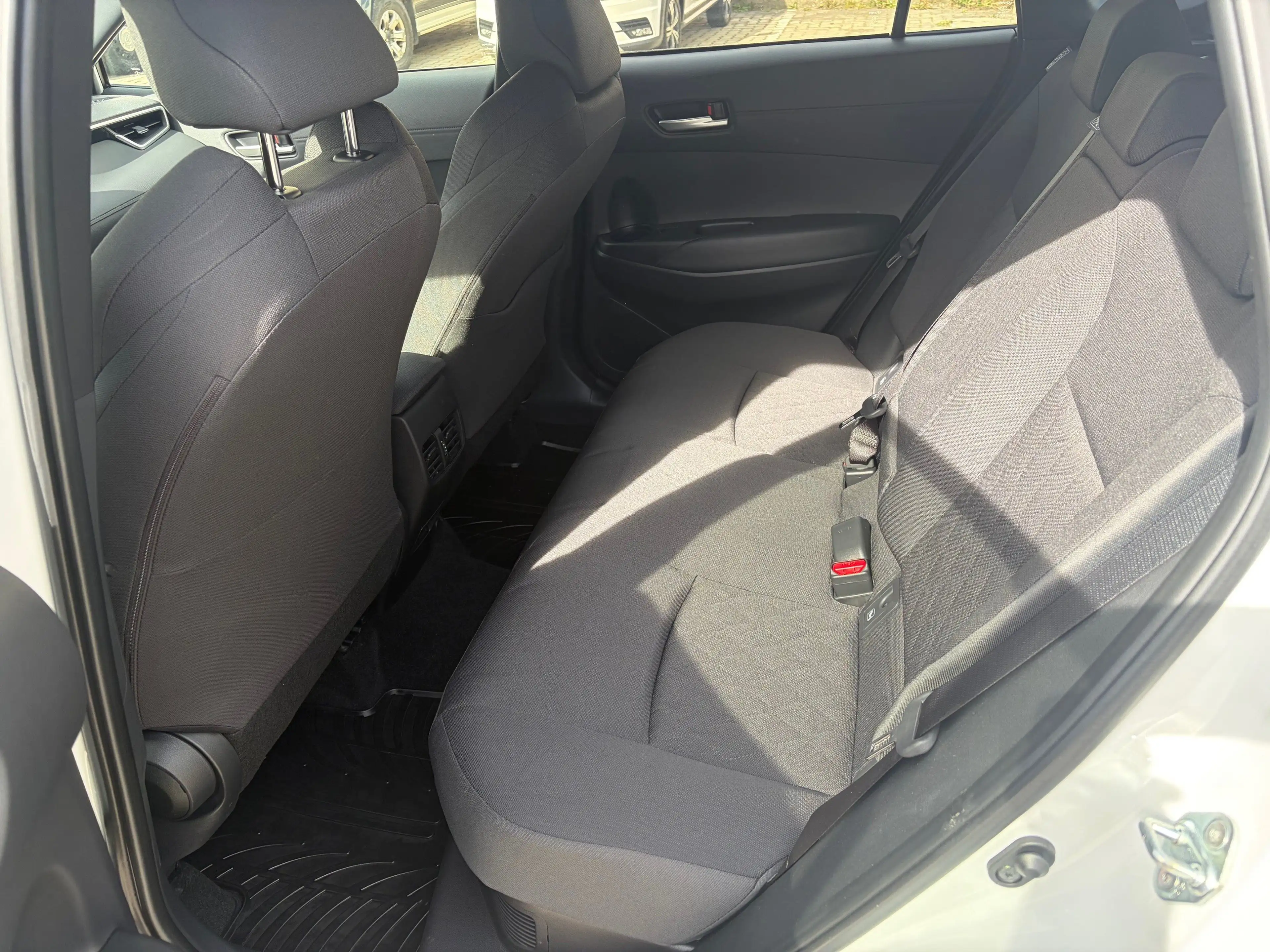 Toyota Corolla Cross 1,8 Hybrid FWD Active Drive — photo 10