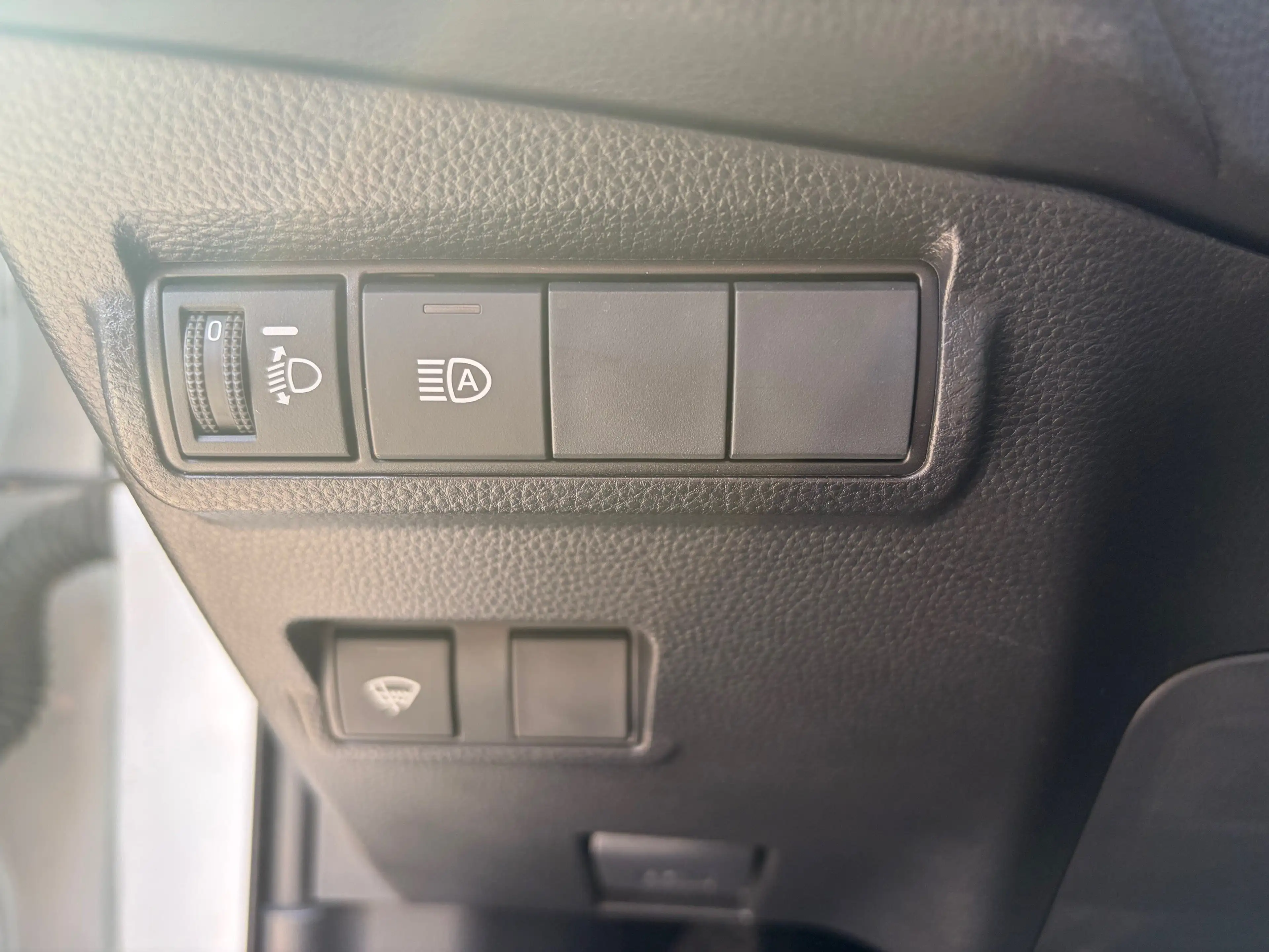 Toyota Corolla Cross 1,8 Hybrid FWD Active Drive — photo 15