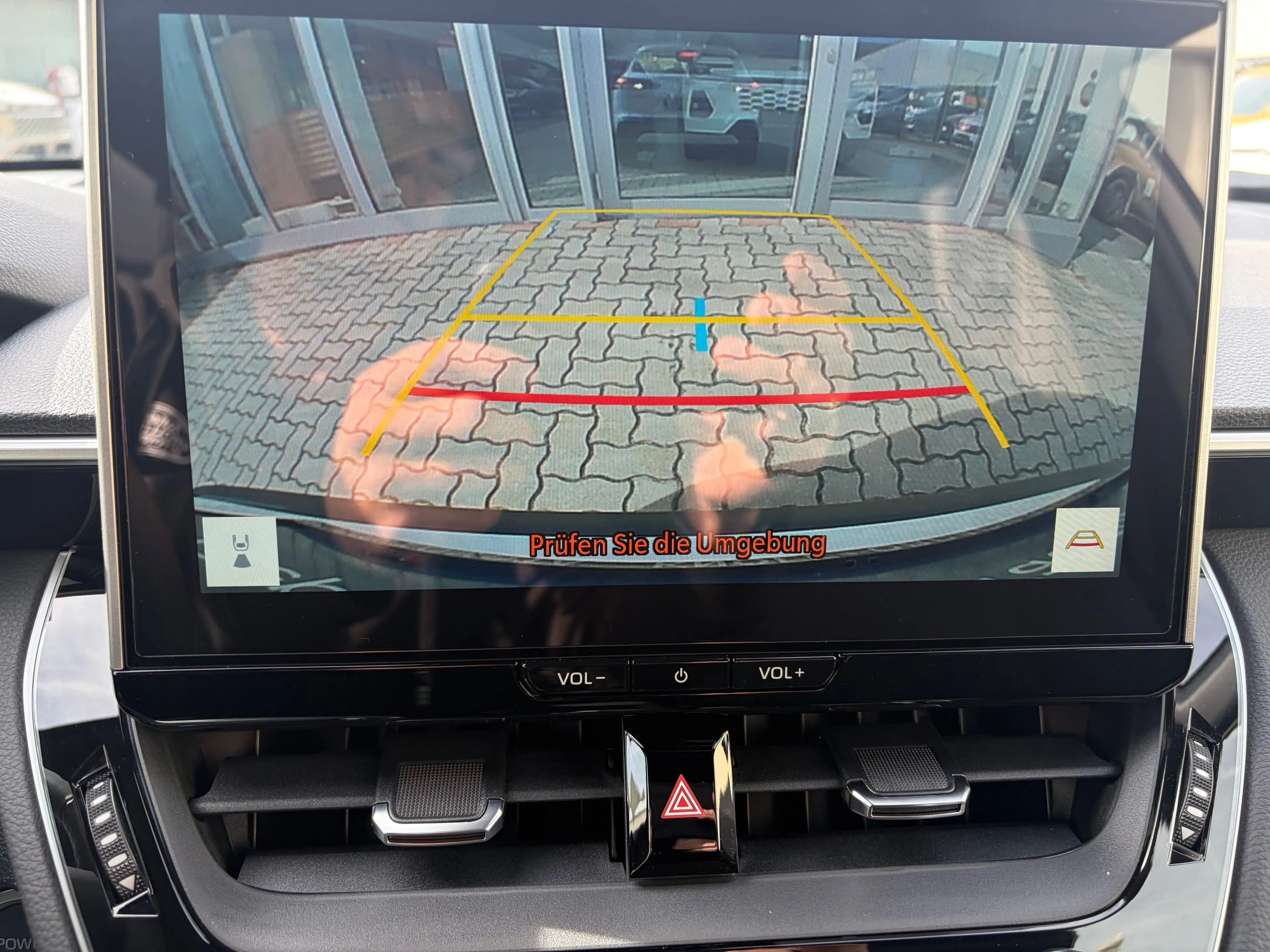 Toyota Corolla Cross 1,8 Hybrid FWD Active Drive — photo 18
