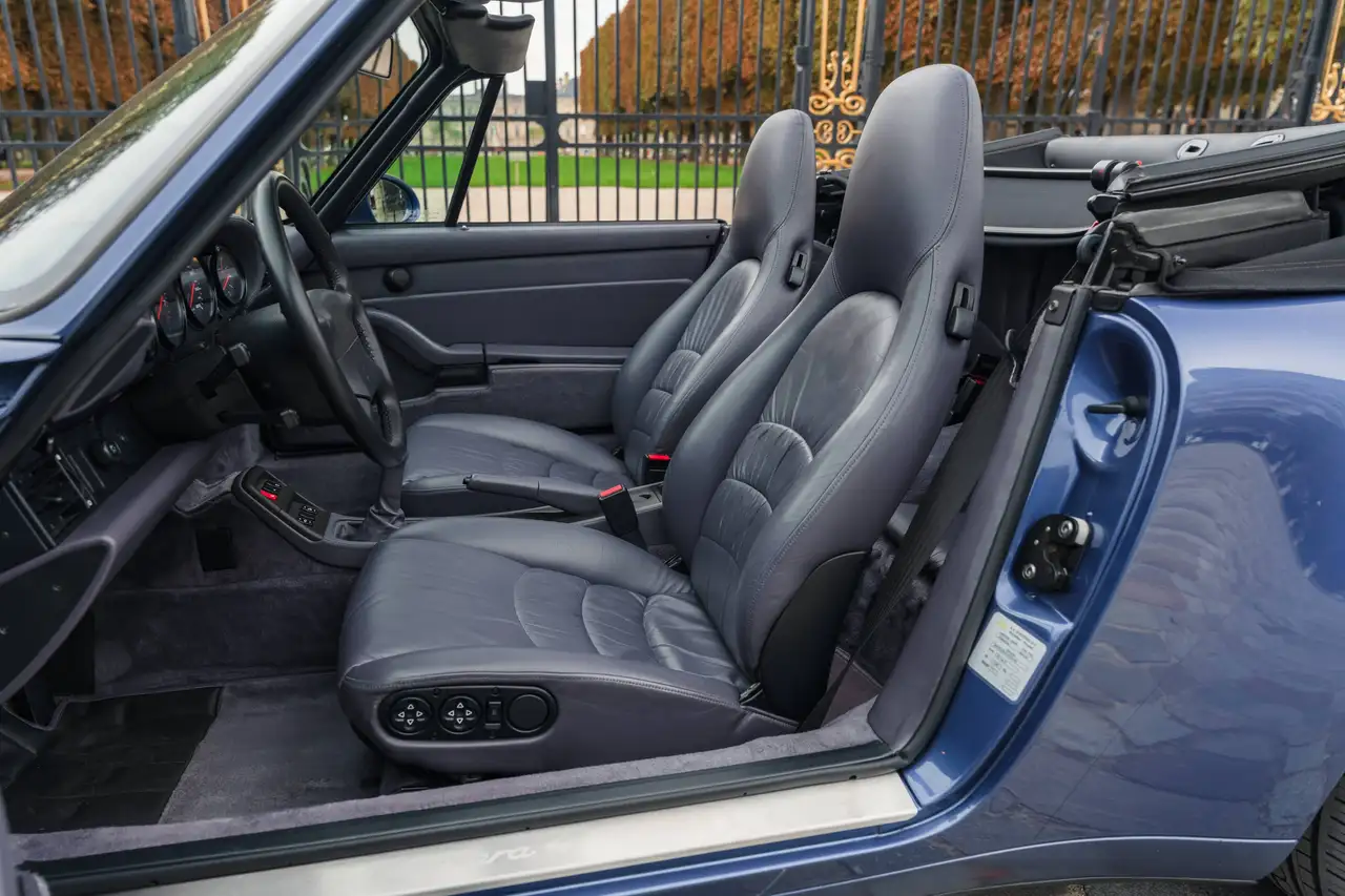 Porsche 993 Carrera 4 Cabriolet - only 47,500 km, original paint, huge service history, foto 10