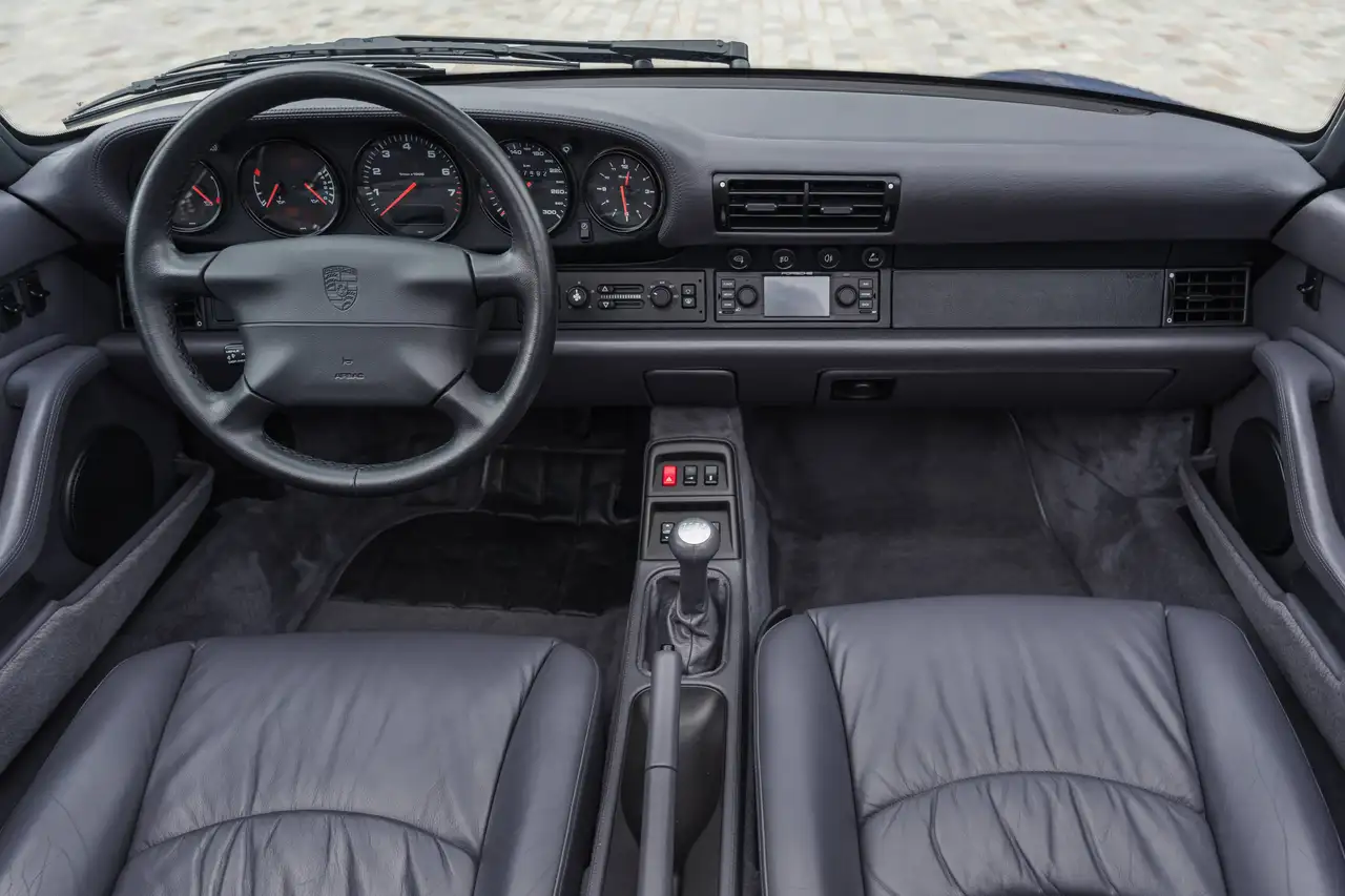 Porsche 993 Carrera 4 Cabriolet - only 47,500 km, original paint, huge service history, foto 8