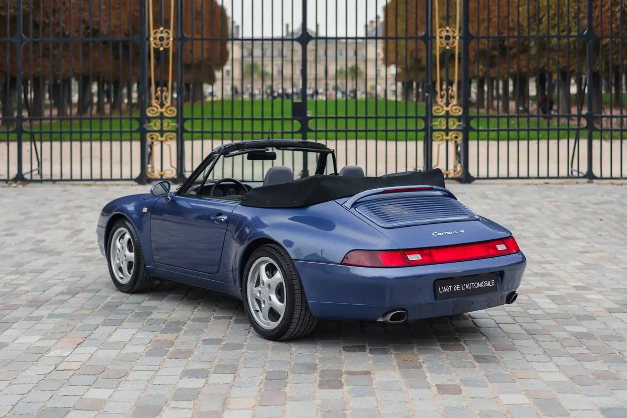 Porsche 993 Carrera 4 Cabriolet - only 47,500 km, original paint, huge service history, foto 3