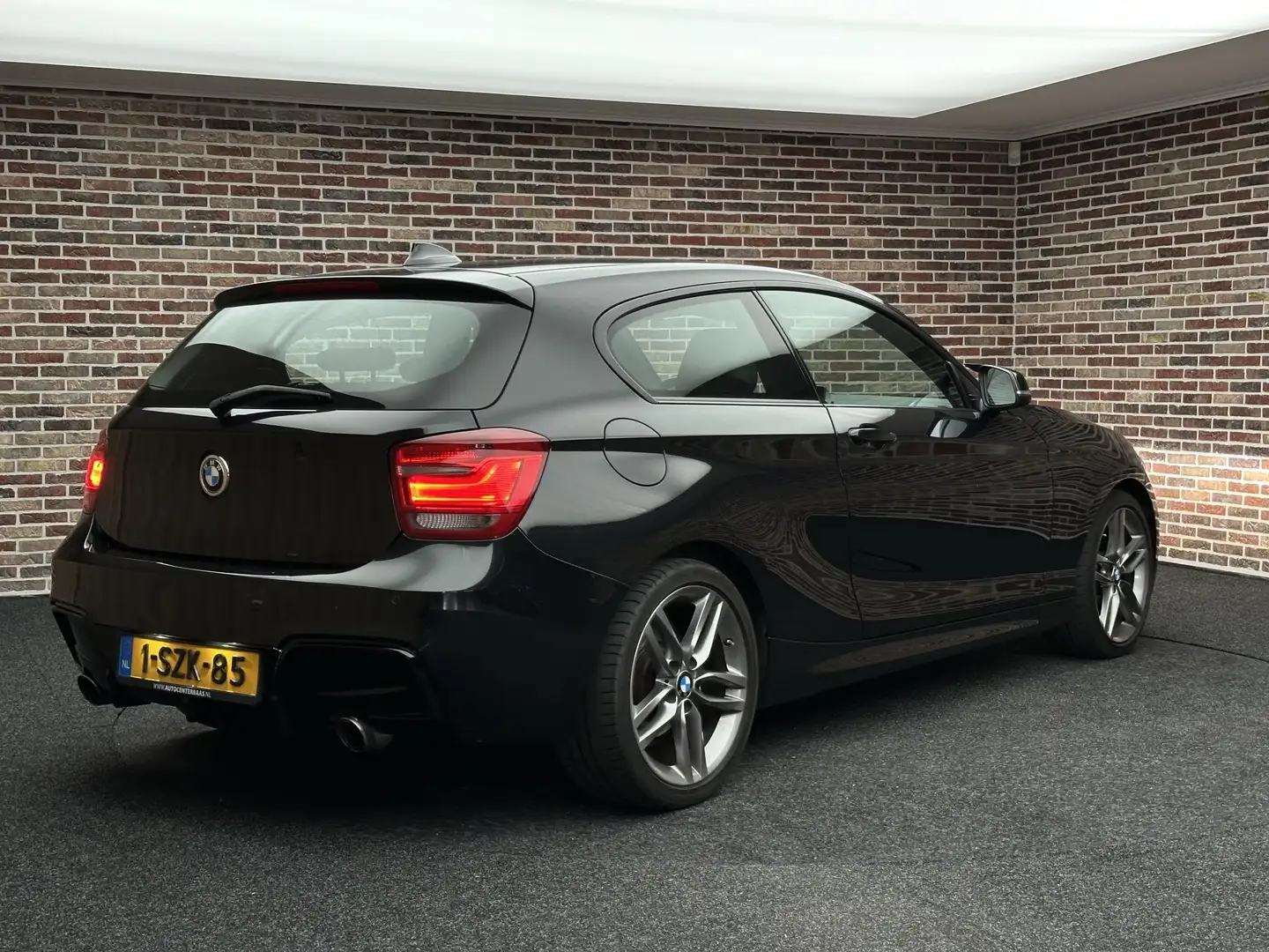 BMW 114 1-serie 114i Upgrade Edition M-Sport | Xenon| Leer Zwart - 2